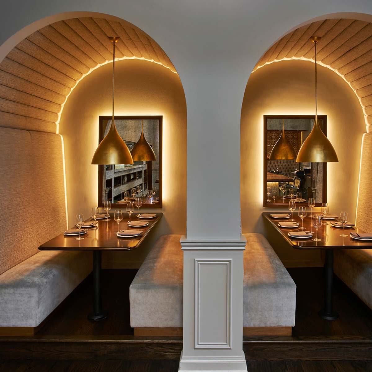Downtown Bar, Lounge, Intimate Space, Date Night, Wine Bar, Charming Neighborhood, Inviting Atmosphere, Wine tasting, Girls Night, Product Showcase, Product Demo in Chicago Image in Lake View, Chicago, IL