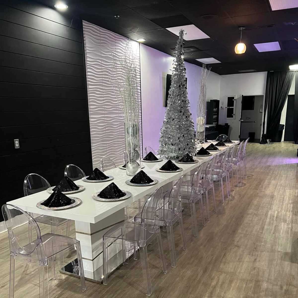 Centrally located Sheek lounge type of vibe in Oak Park Image in Oak Park, Oak Park, MI
