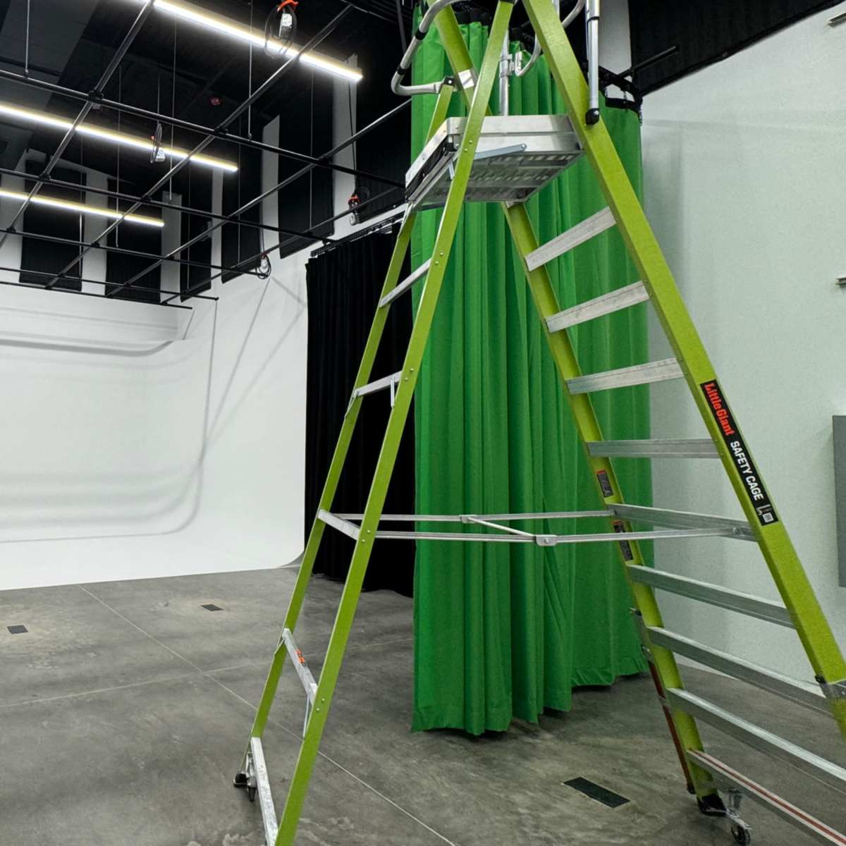 Modern Film/Photo studio 2 blocks from City of Decatur Square, Decatur, GA Production Peerspace