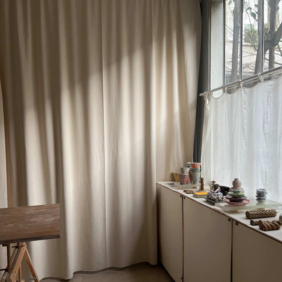 Authentique  atelier d’artiste parisien , sur le canal saint Martin in Paris Image in Porte-Saint-Martin, Paris, 