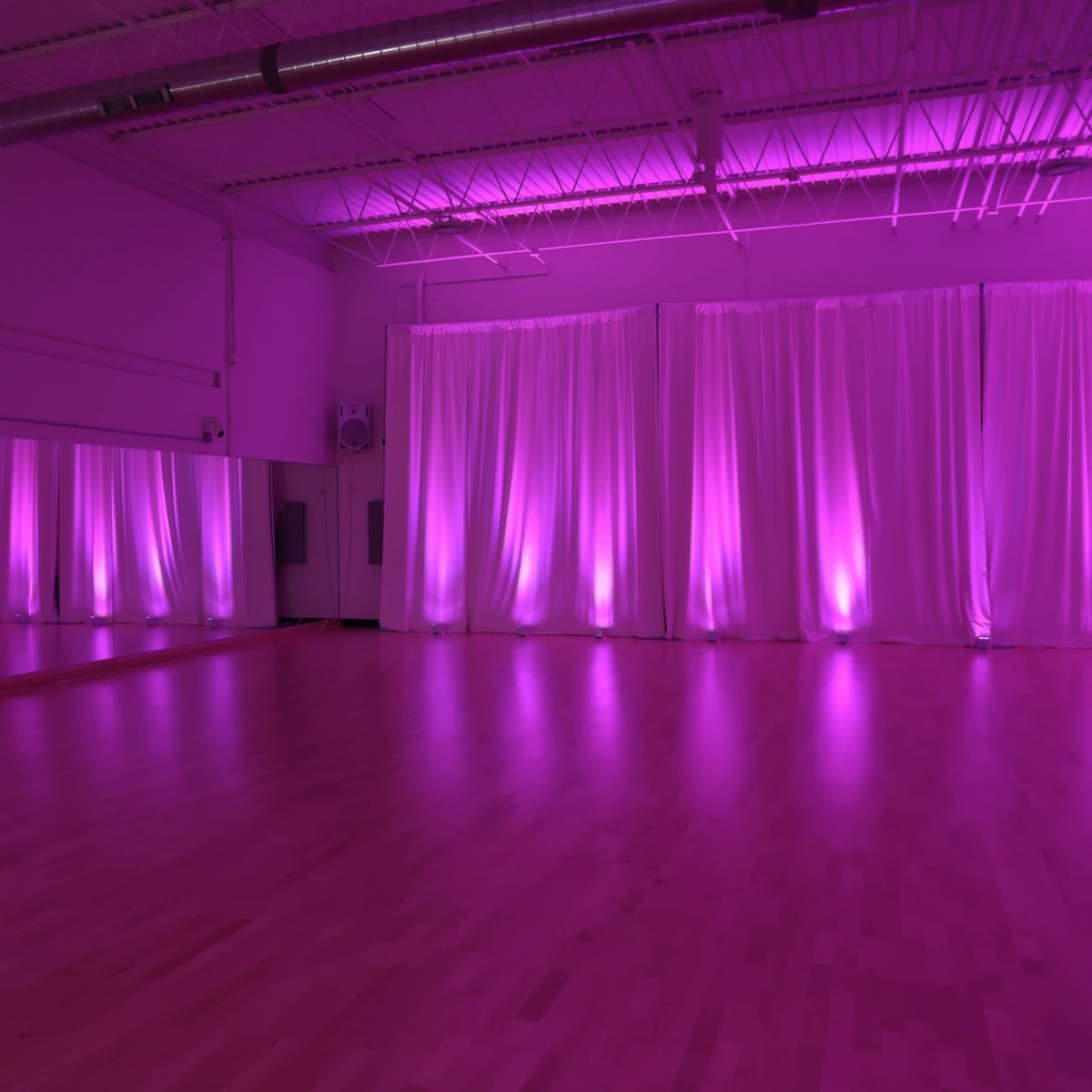 Modern Clean Event Studio Space, Troy, MI | Event | Peerspace