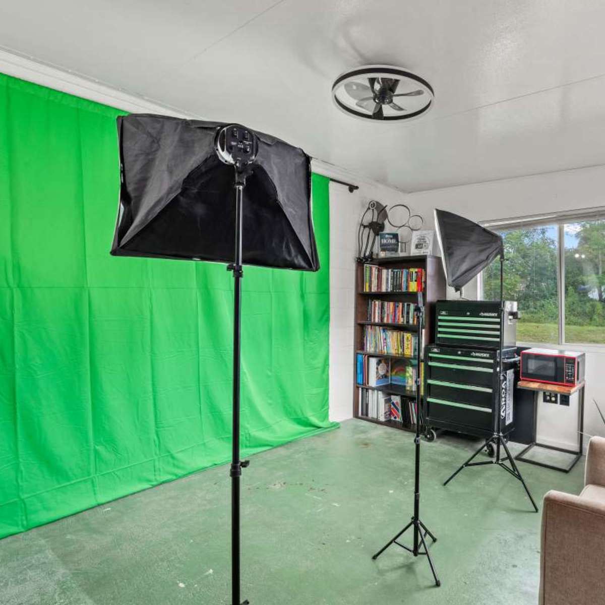 Downtown St Cloud Co-Work Production Space + FREE Wifi + Coffee + Printer + More in Saint Cloud Image in St. Cloud, Saint Cloud, FL