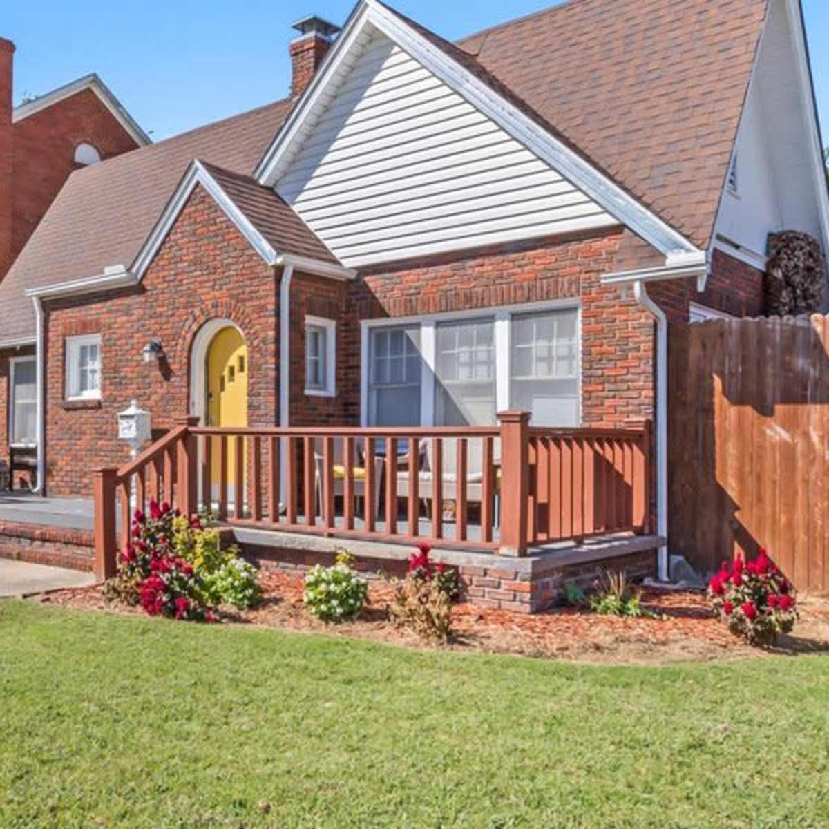 Huge Tulsa Home near Downtown & Hospitals, ALL BILLS PAID with two KING