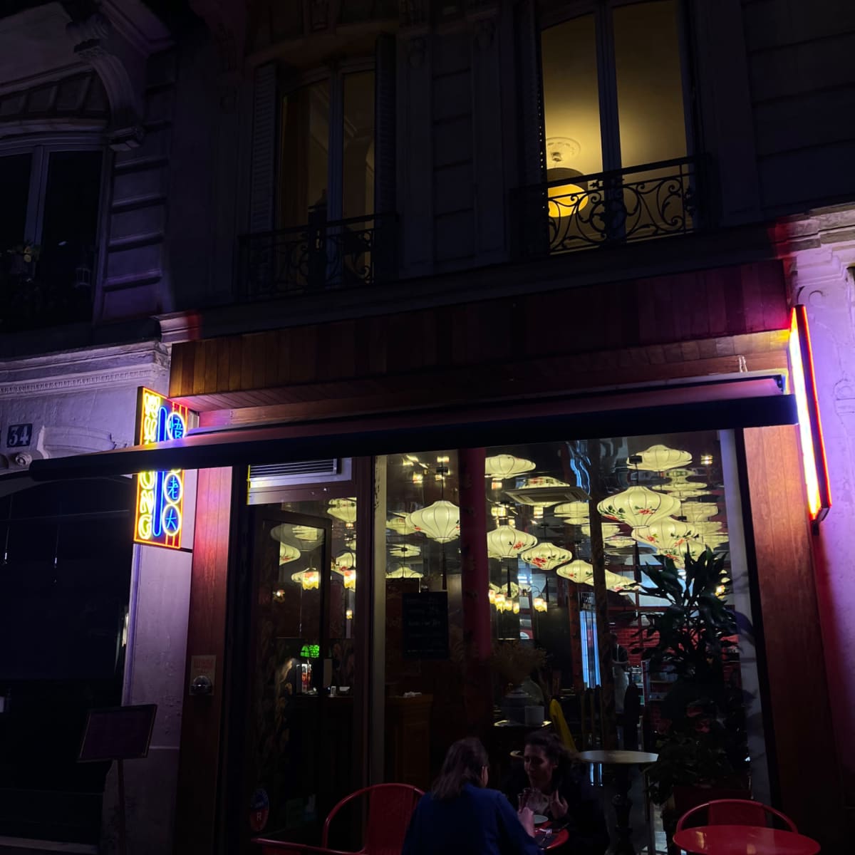 Restaurant-Bar ambiance film romantique et mafieu chinois in Paris Image in Porte-Saint-Martin, Paris, 