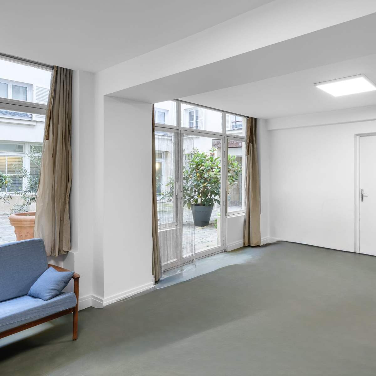 Showroom en plein coeur de St Germain in Paris Image dans Monnaie, Paris, 