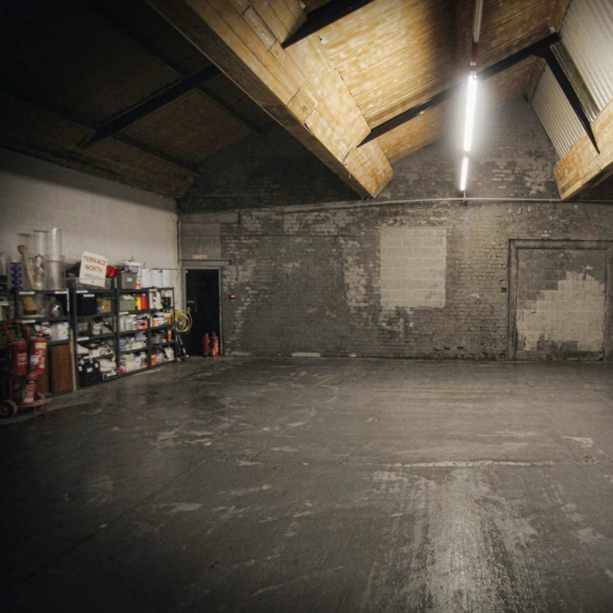 Music Video Studio with set build, blackout, green screen and infinity cove. in Bolton Image in Bolton, Bolton, 