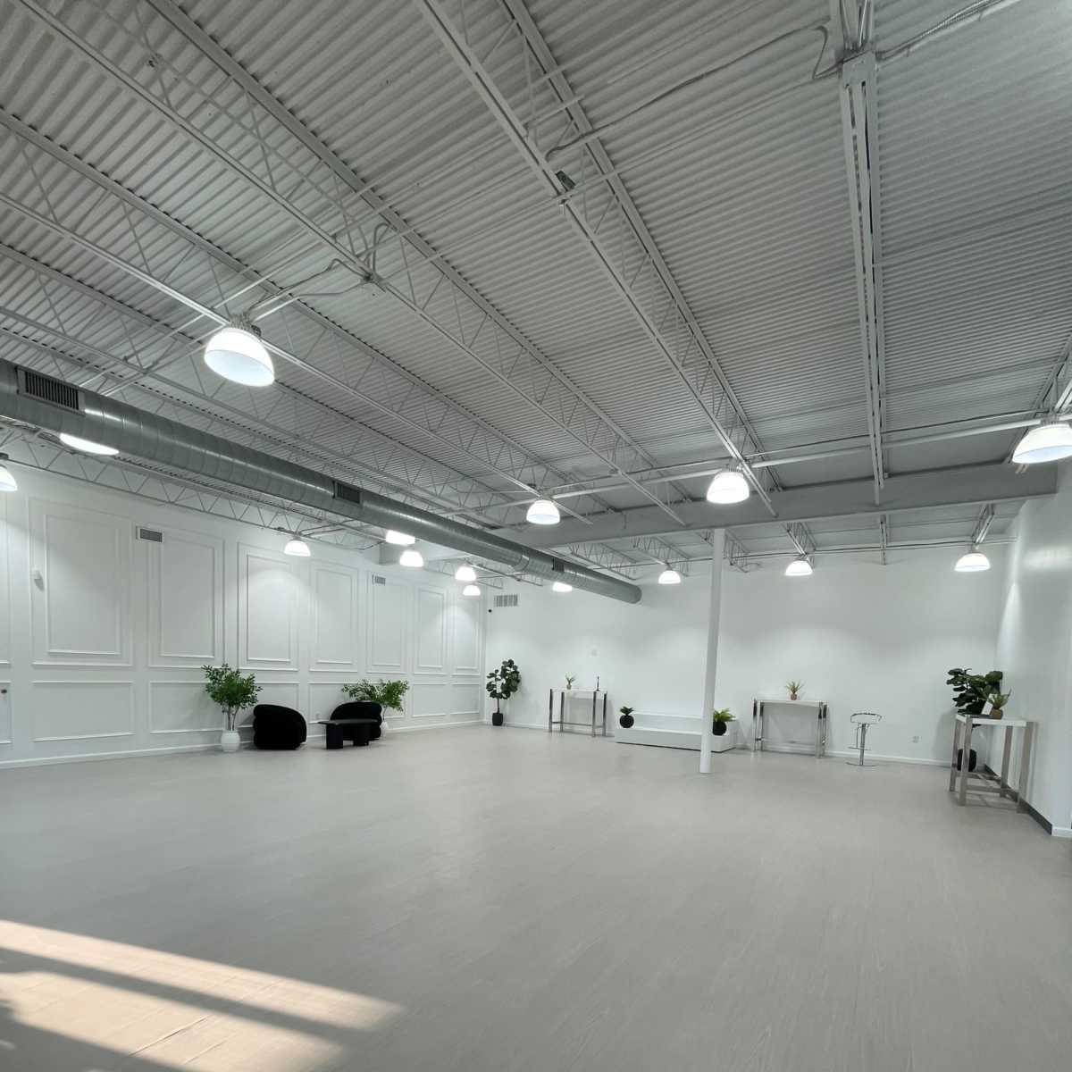 Spacious venue Located just 15 minutes from downtown Houston in Houston Image in Lazybrook / Timbergrove, Houston, TX