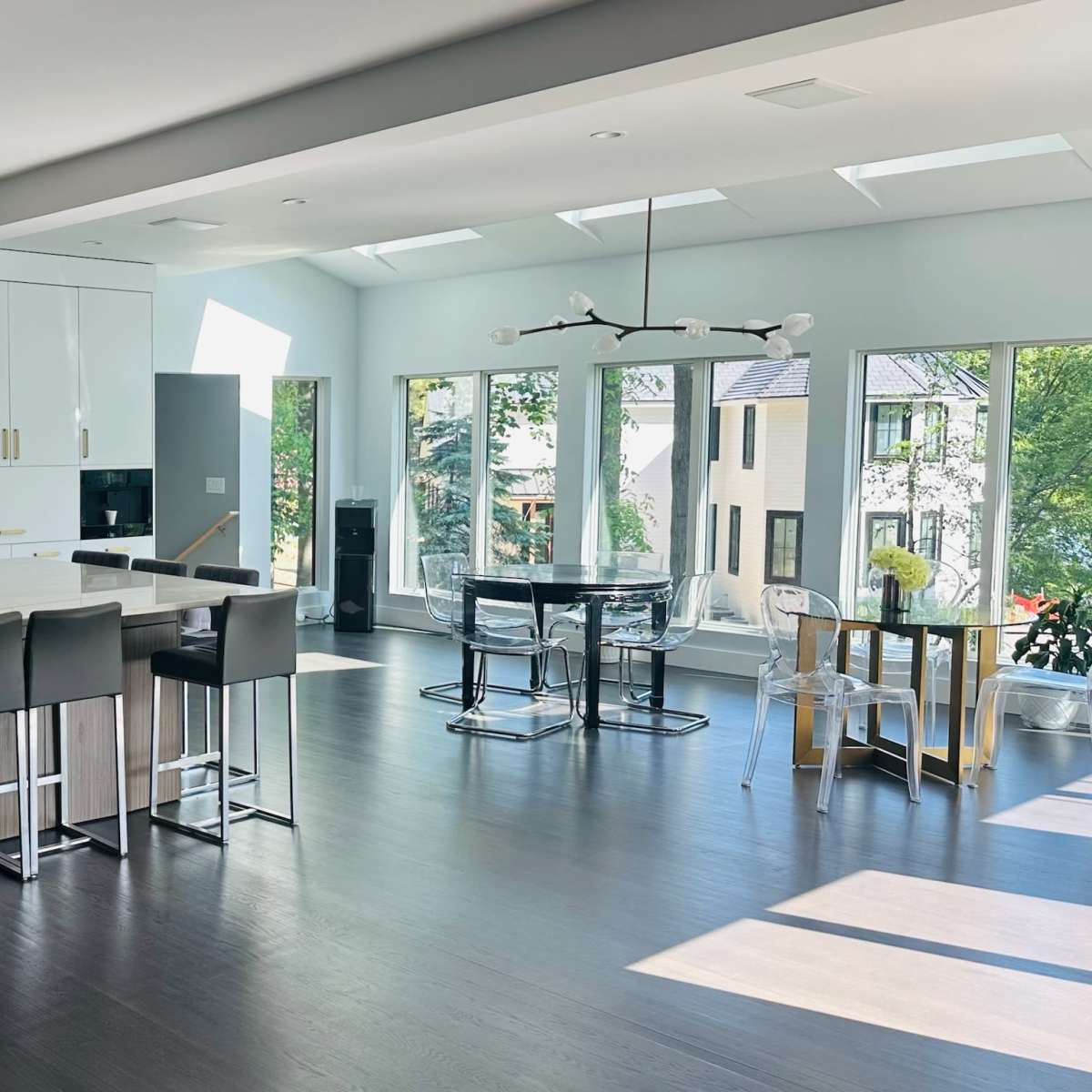 Modem Lake house with brigh, spacious kitchen and dining area with amazing views in Sherman Image in Sherman, Sherman, CT