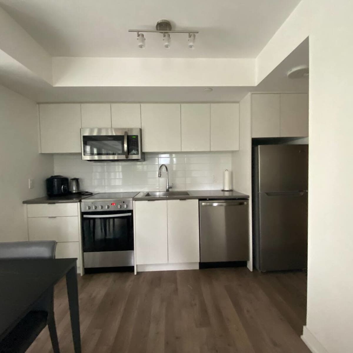 Midtown Modern, Chiq Condo with Big Balcony in Toronto Image in Sherwood Park, Toronto, ON