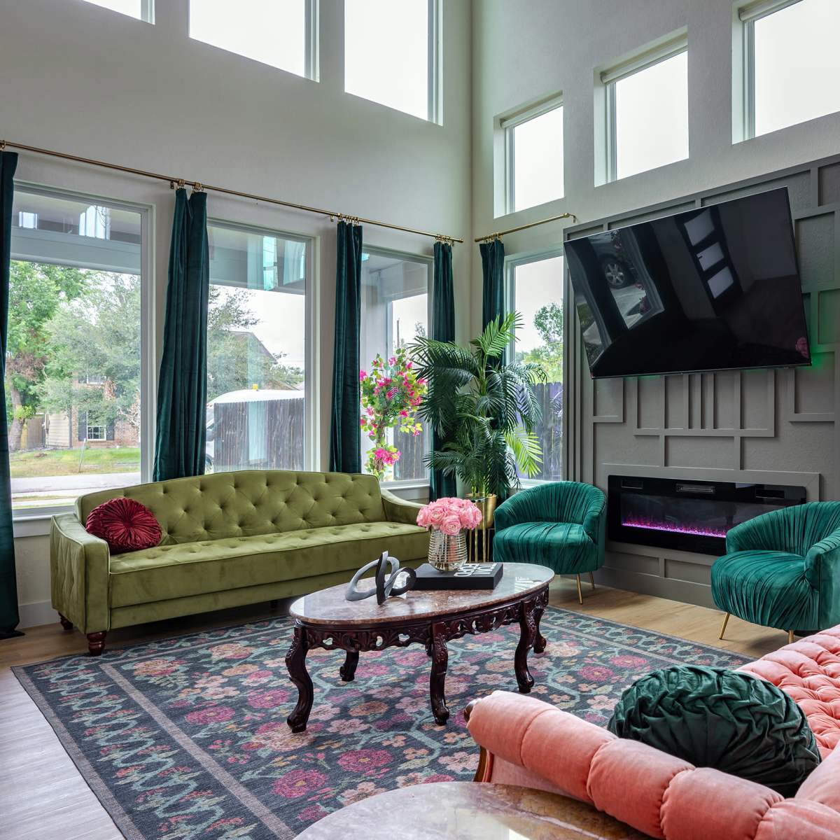 Downtown modern home with unique floral twist in Houston Image in Greater Ost / South Union, Houston, TX