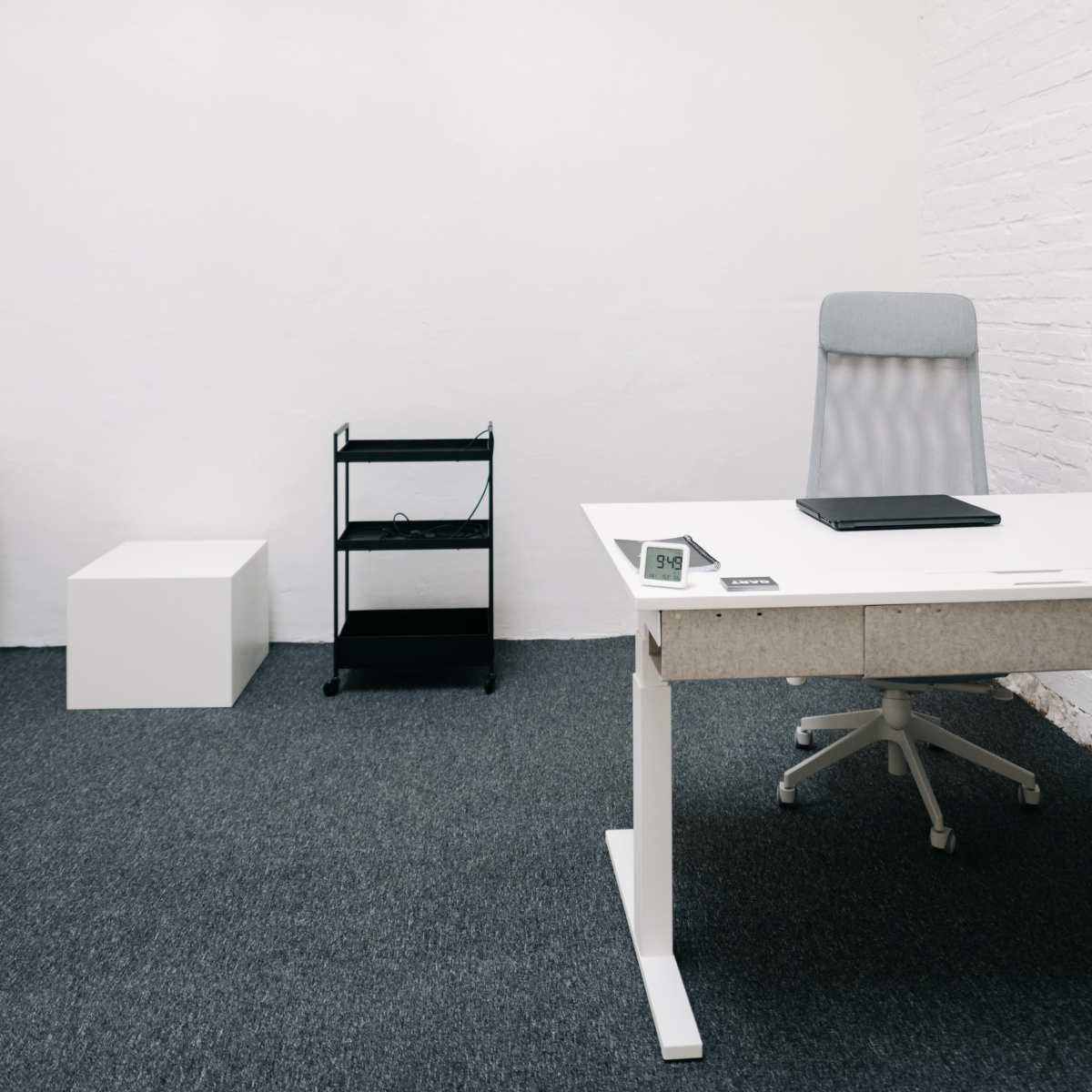 A creative room with excellent natural lighting from above, perfect for photo shoots and creative filming! in Berlin Image in Oberschöneweide, Berlin, 
