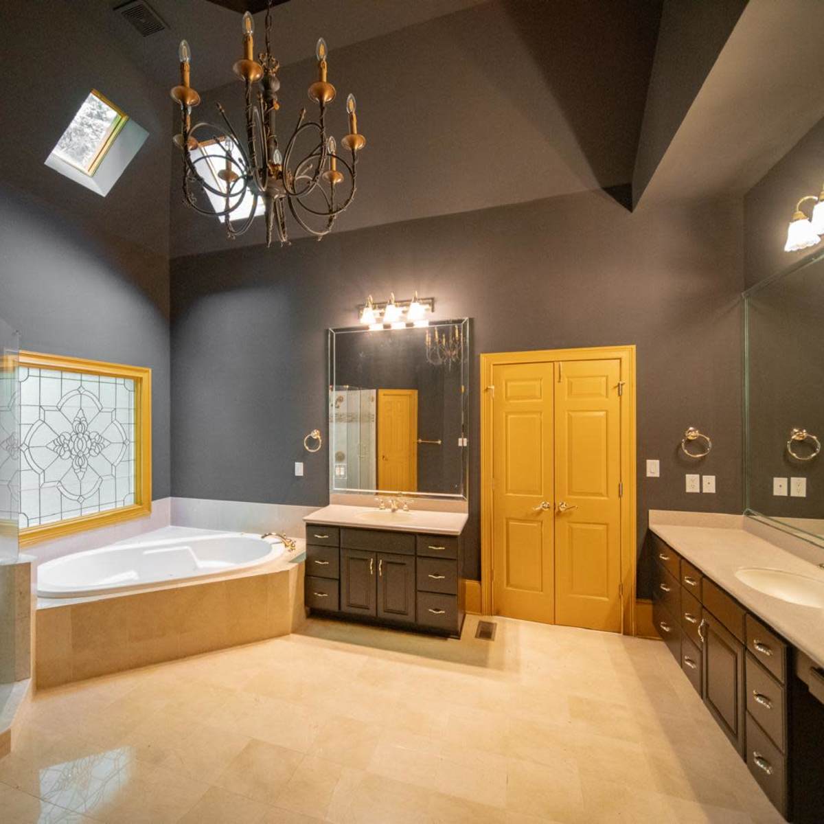 "Grand Roswell Estate - Luxurious Blank Canvas for High-End Events & Productions" in Roswell Image in Roswell, Roswell, GA