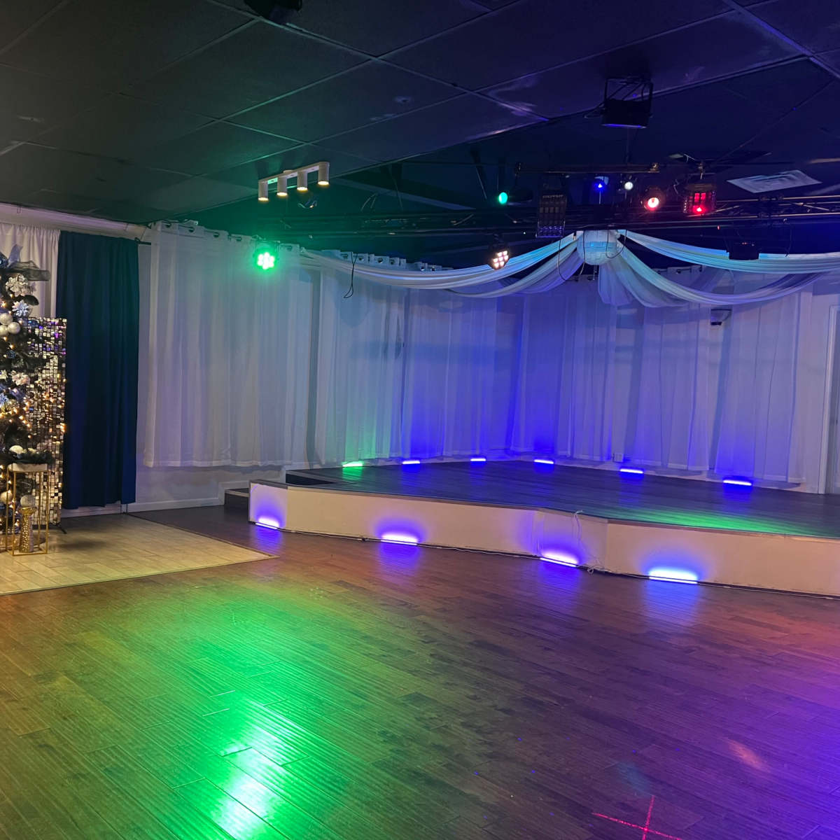 Elegant R- Lounge Arlington in Arlington Image in North Arlington, Arlington, TX