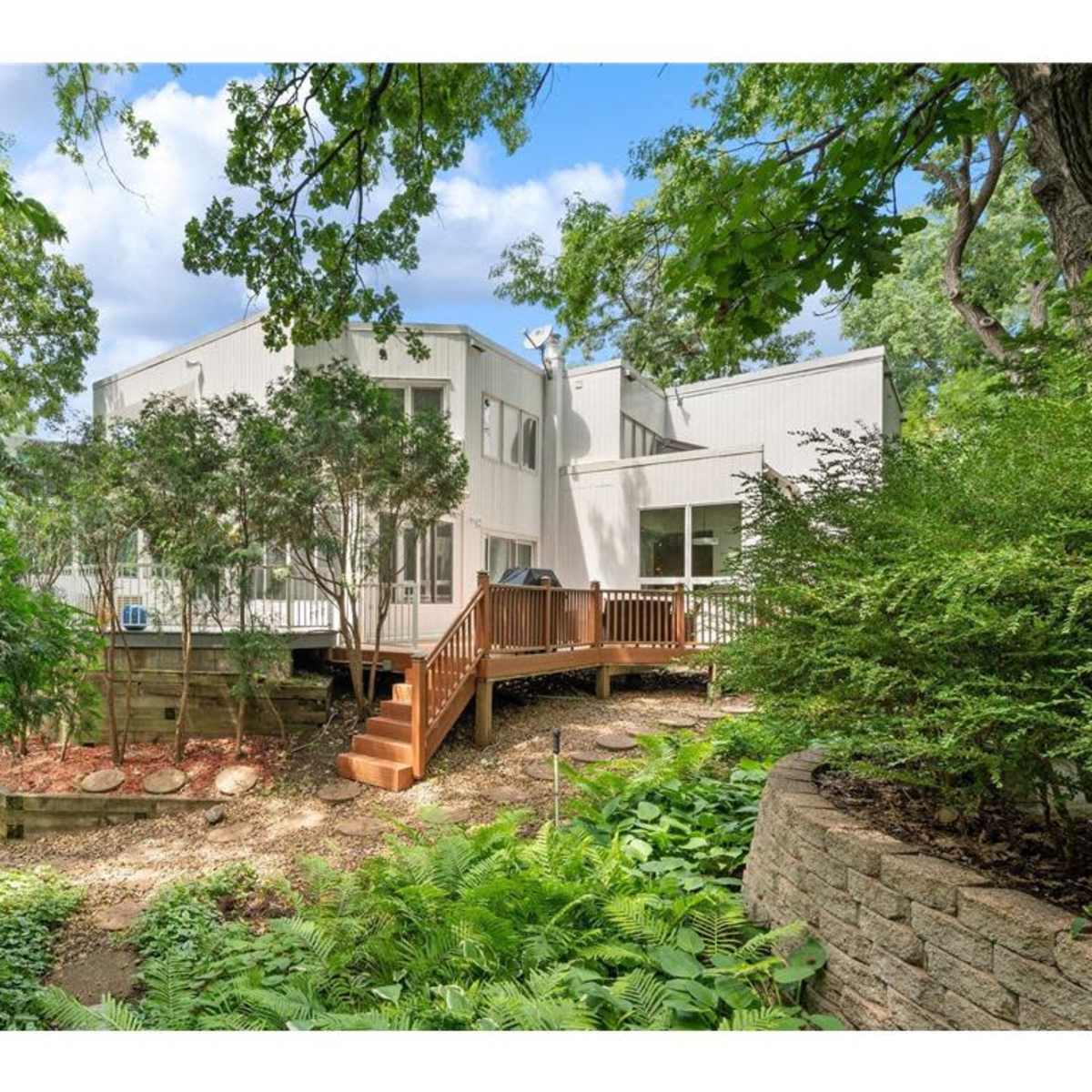 Modern mansion in Bloomington Image in West Bloomington, Bloomington, MN