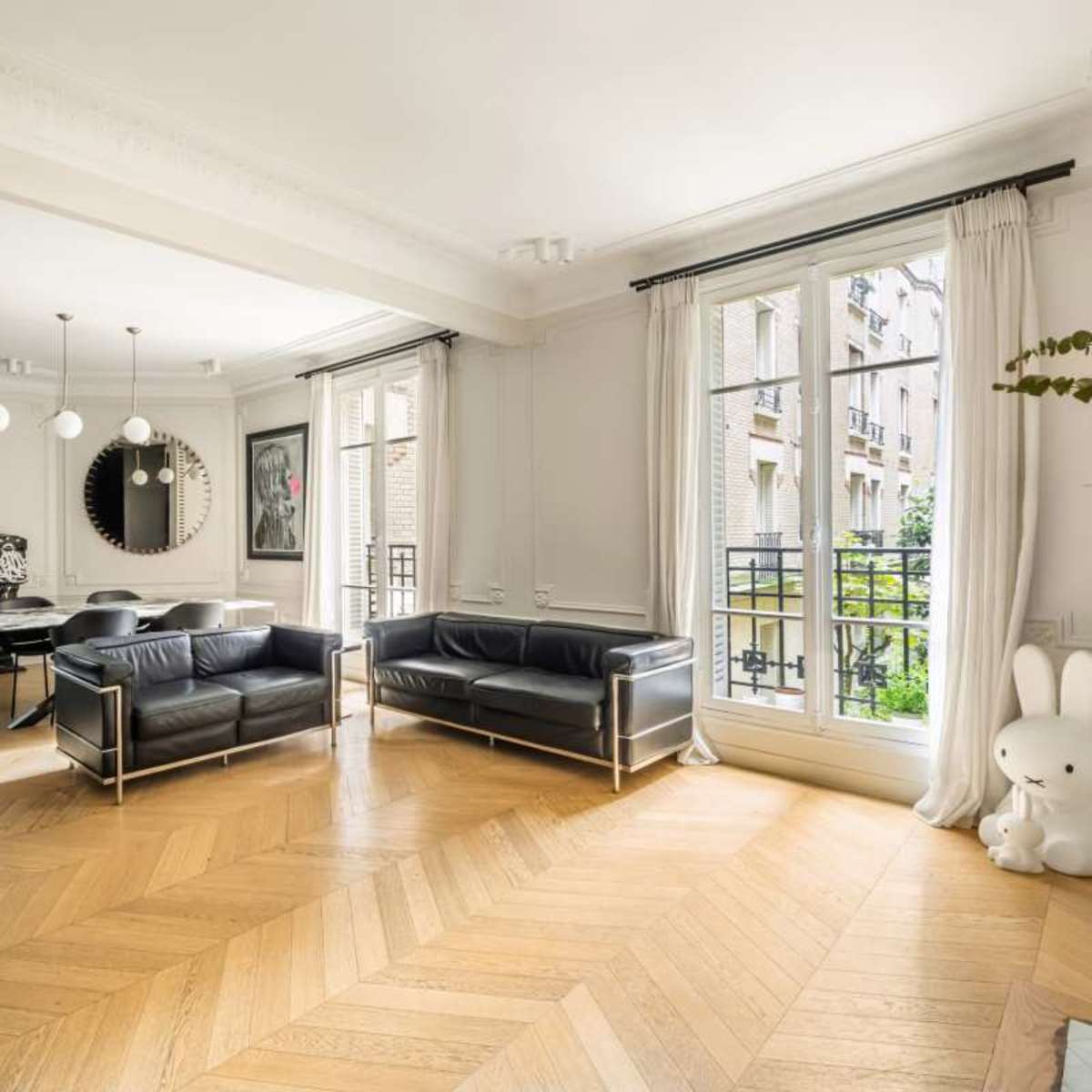 L’appartement Haussmanien calme du 17 eme in Paris Image in Plaine-Monceau, Paris, 