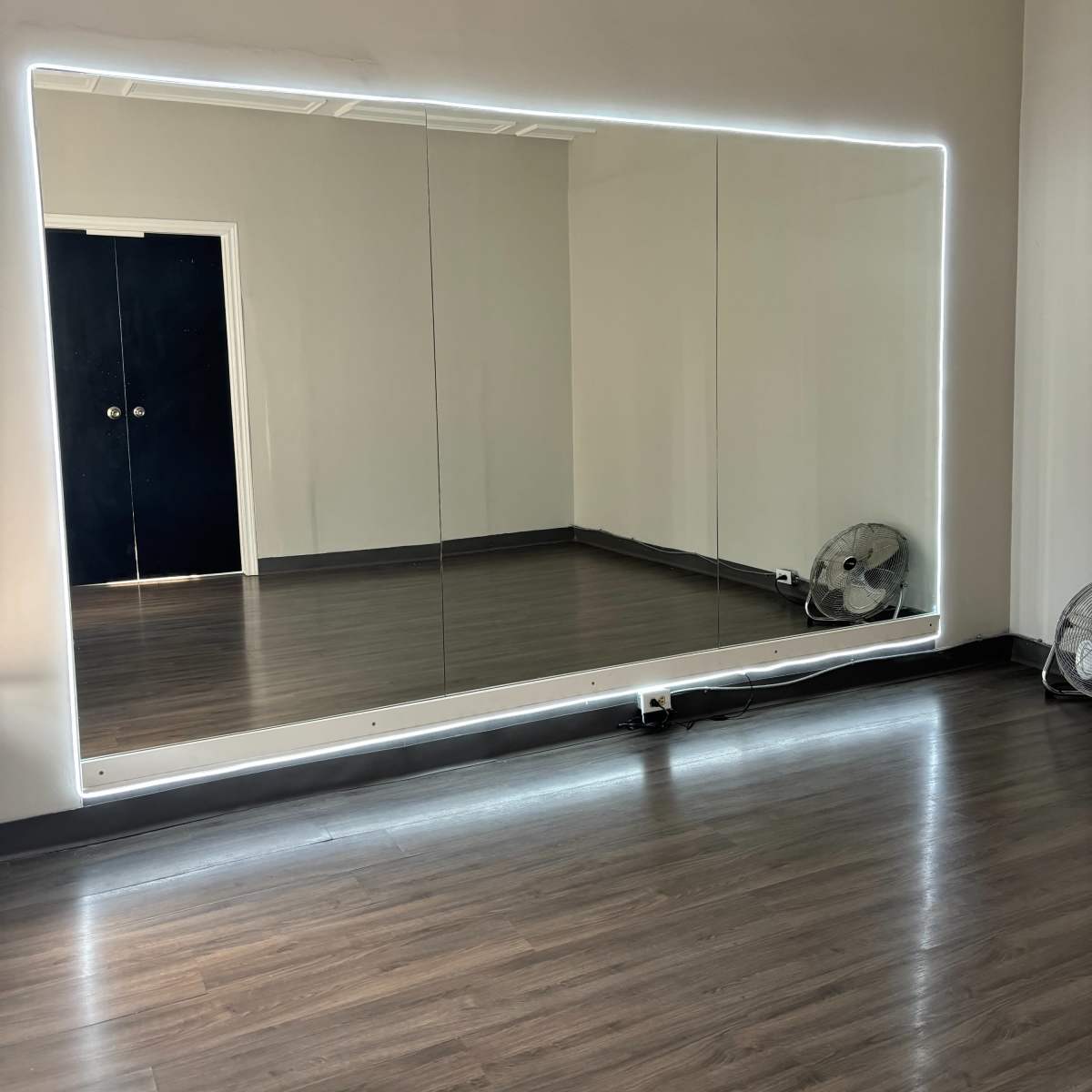 Modern Annex Studio with LED Mirror & City Views | 350 sqft in Toronto Image in Harbord Village, Toronto, ON