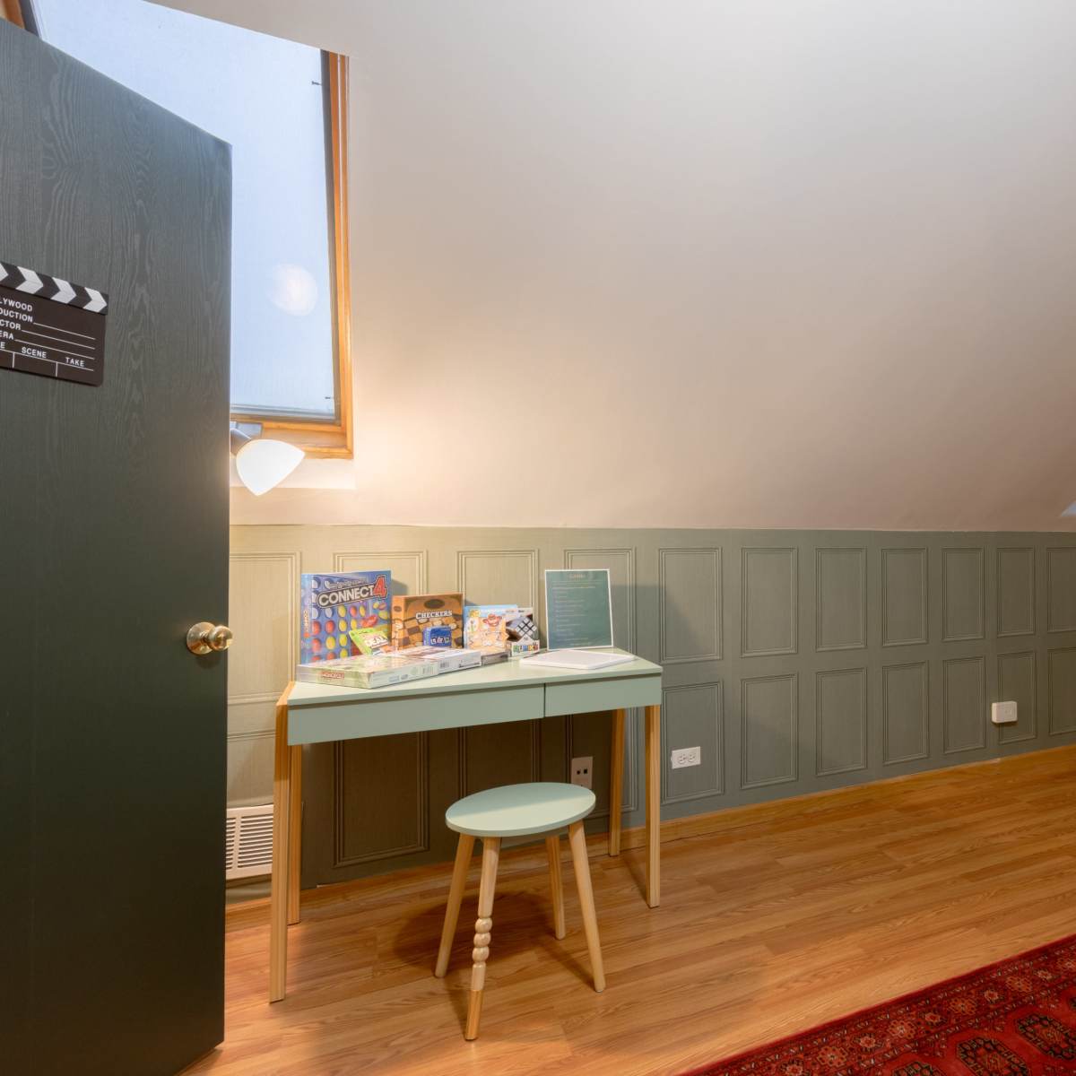 LUXE Vintage Green Loft - 10min to Downtown, Movie Rm, Student & Family-Friendly in Chicago Image in Canaryville, Chicago, IL