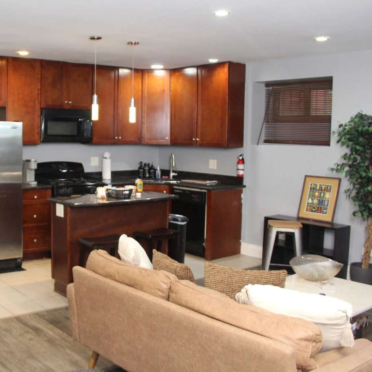 Centrally-Located Spacious & Tastefully-Decorated 2b2ba Apartment & Event Space with Games & Full-Kitchen in Chicago Image in Bronzeville, Chicago, IL