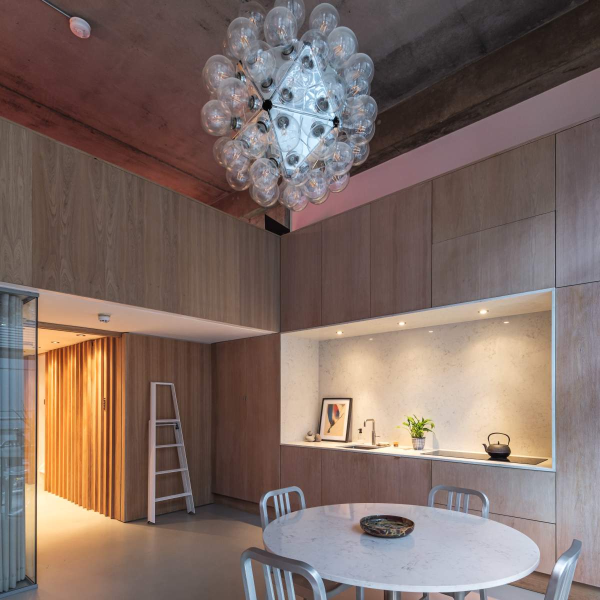 Modern and minimalist East London duplex with natural light in London Image in Haggerston, London, ENG
