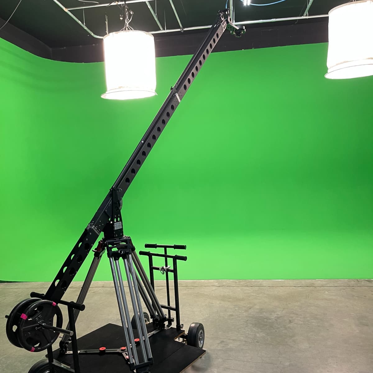 4,000 sqft Professional Video Studio with Green Screen & Green Cycloramic Screen. in Phoenix Image in Camelback East Village, Phoenix, AZ