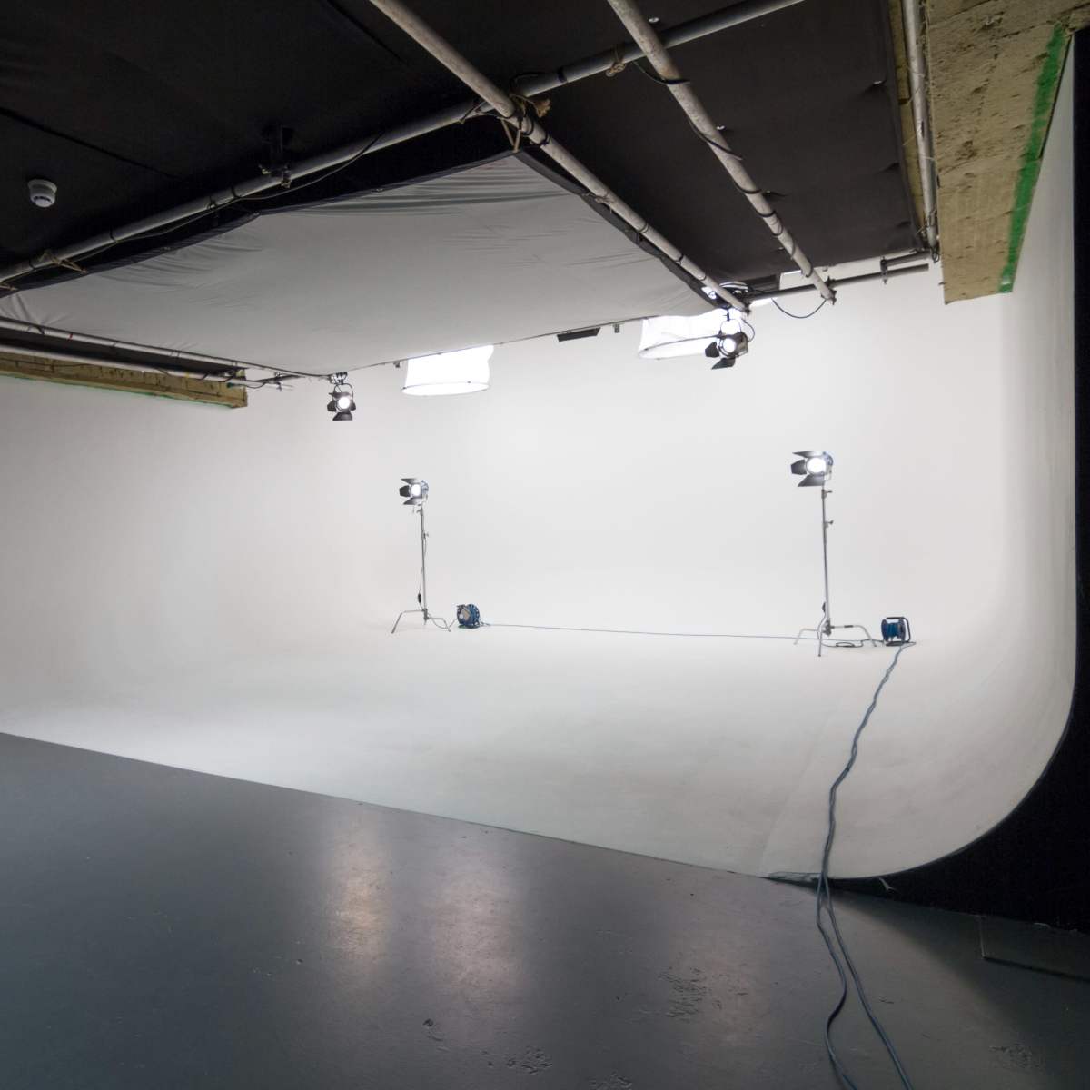 White Cove Photography / Filming Studio - Lighting included in London Image in Lambeth, London, ENG