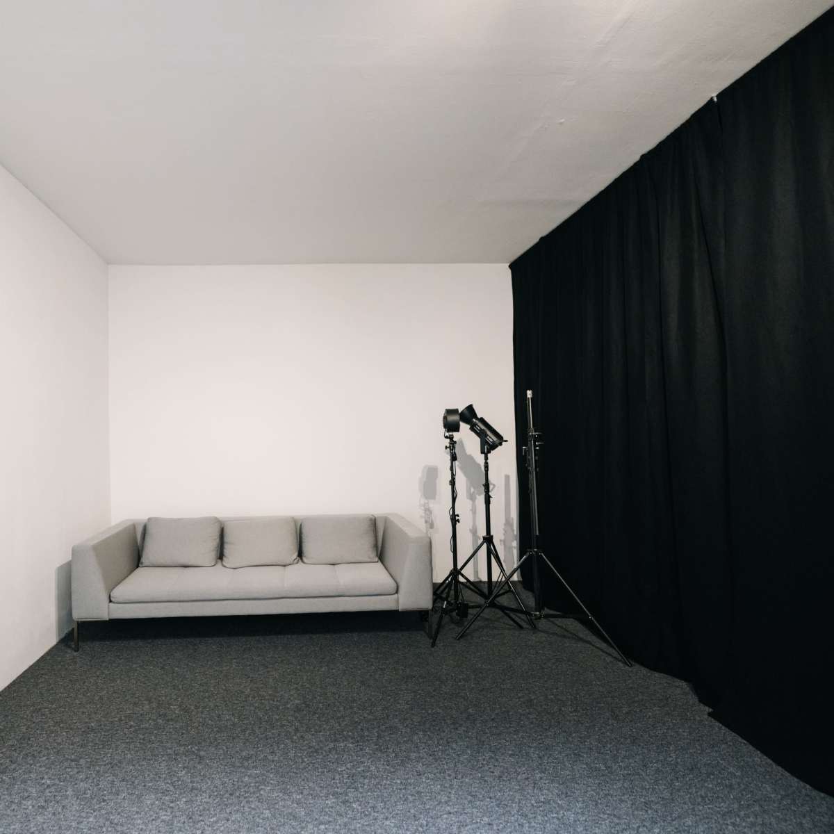 A creative room with excellent natural lighting from above, perfect for photo shoots and creative filming! in Berlin Image in Oberschöneweide, Berlin, 
