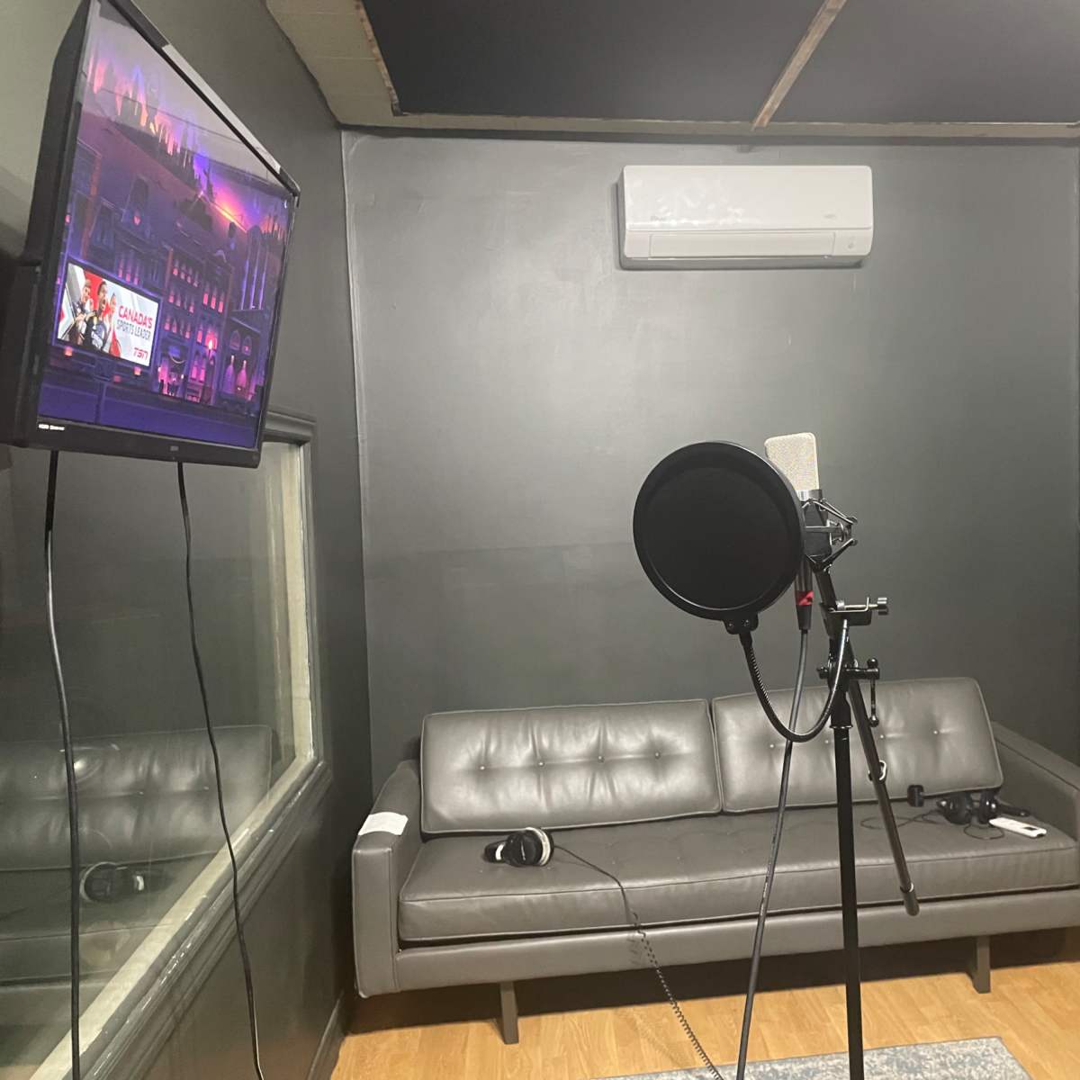 Fully Equipped Music Recording Studio in Toronto Image in Cliffside, Toronto, ON