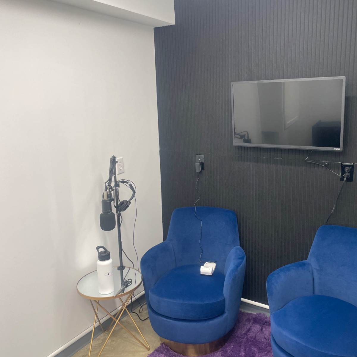 Catwalk Selfie Bar - fully equipped podcast studio in Coraopolis Image in Robinson Township, Coraopolis, PA