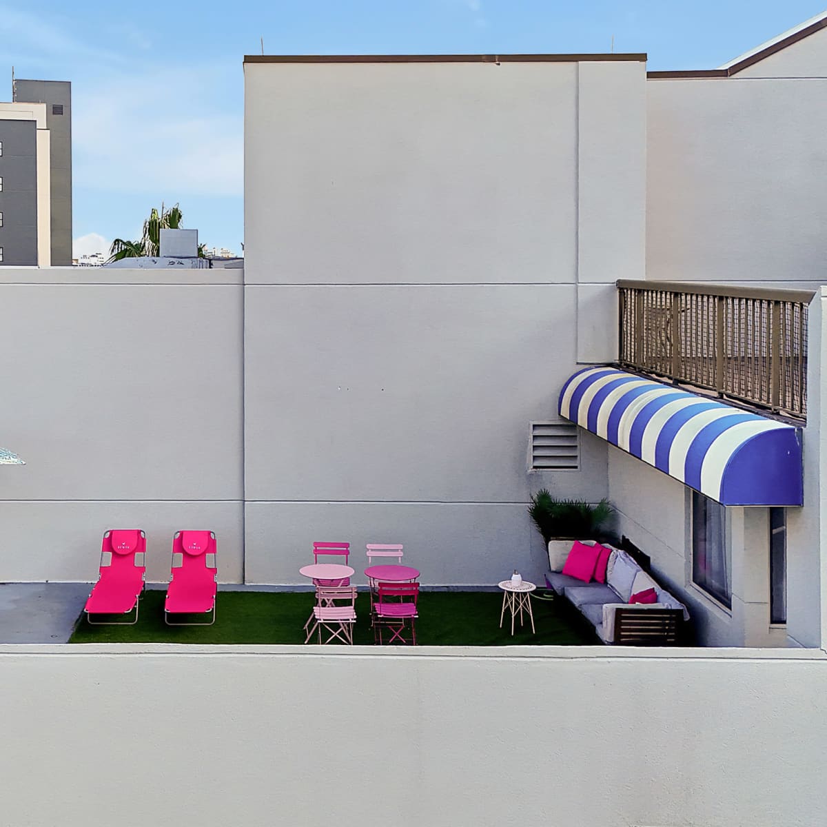 All Pink Condo with nice Terrace in Orlando Image in , Orlando, FL