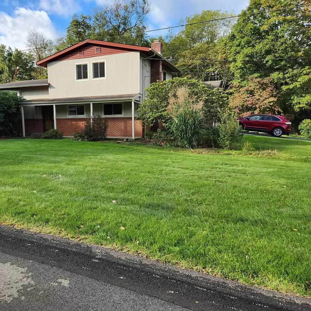 Contemporary Suburban House w/ Lake in Murrysville Image in Murrysville, Murrysville, PA