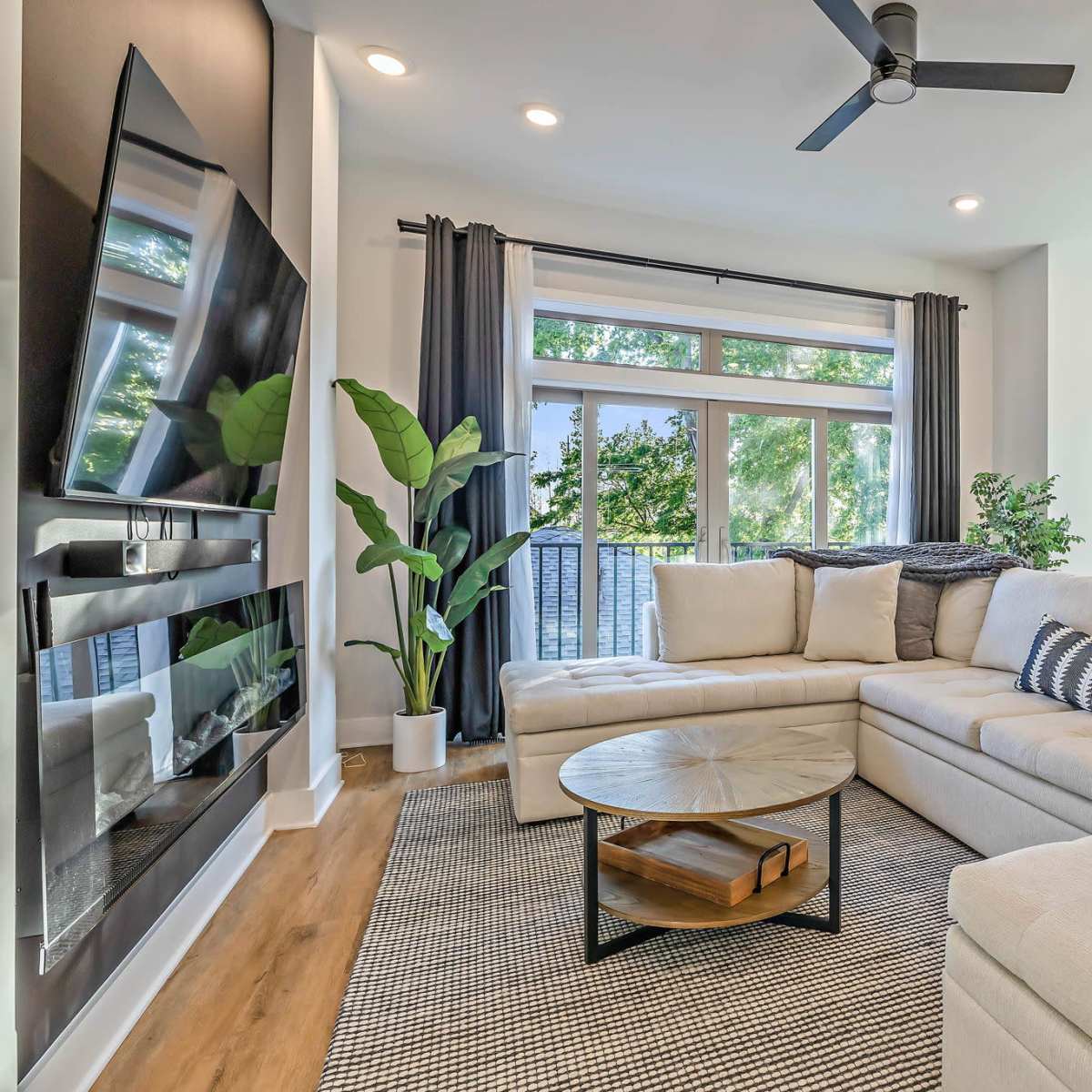New townhome near Nissan Stadium and Downtown. Generous sunlight and skyline views. in NASHVILLE Image in East Nashville, NASHVILLE, TN