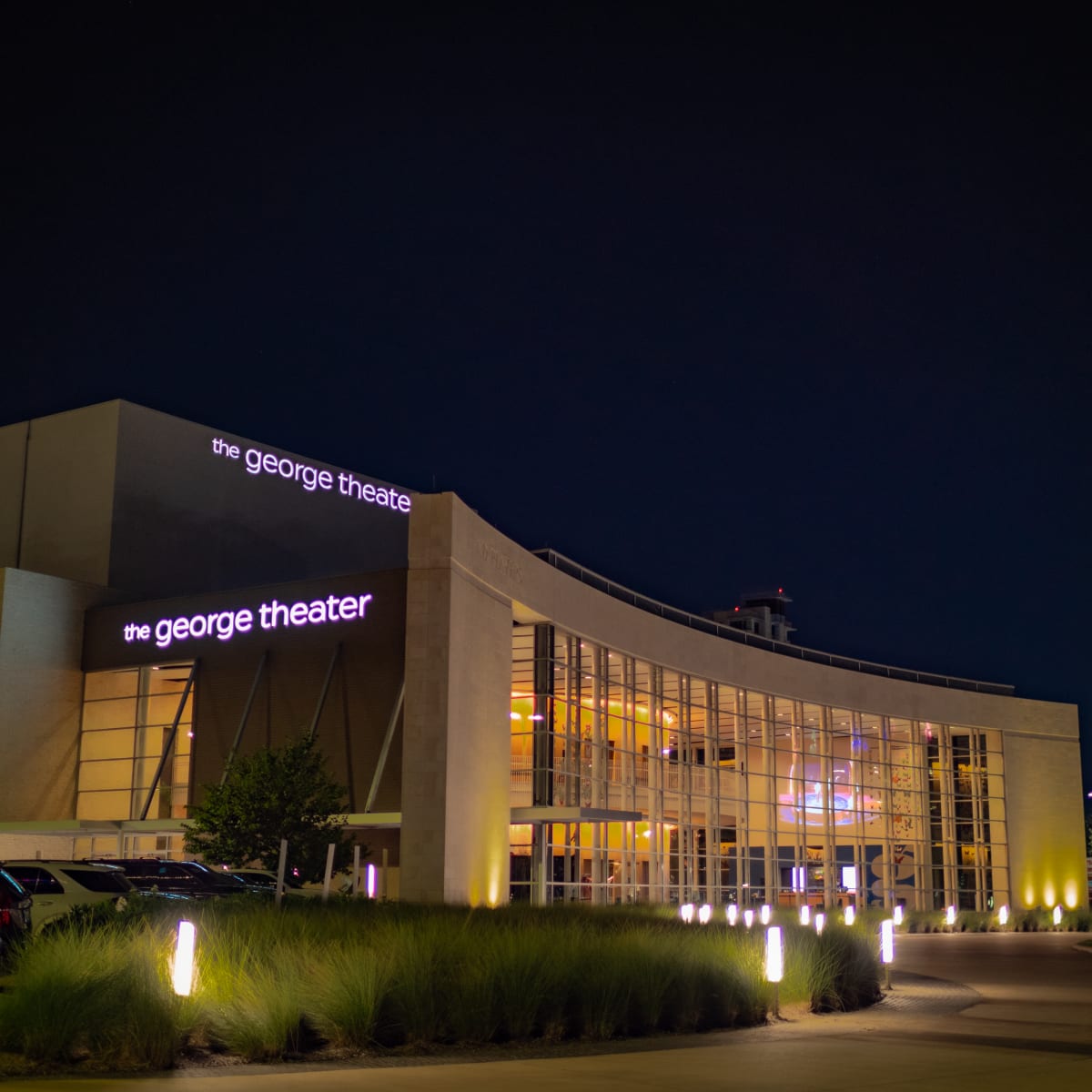 Beautiful theater and lobby in Galleria area. in Houston Image in Greater Uptown, Houston, TX