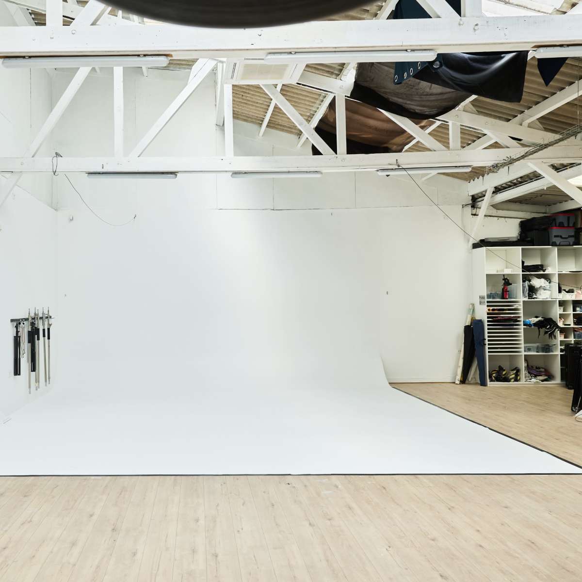 Spacieux Studio Photo Moderne à Louer — 180m², Entièrement Équipé, Maison Indépendante aux Portes de Paris in Paris Image in , Paris, 