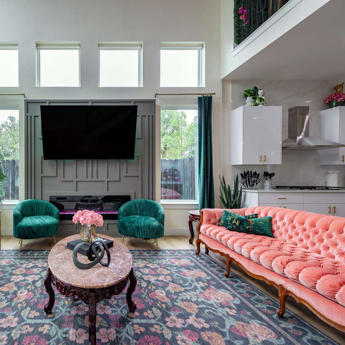 Downtown modern home with unique floral twist in Houston Image in Greater Ost / South Union, Houston, TX