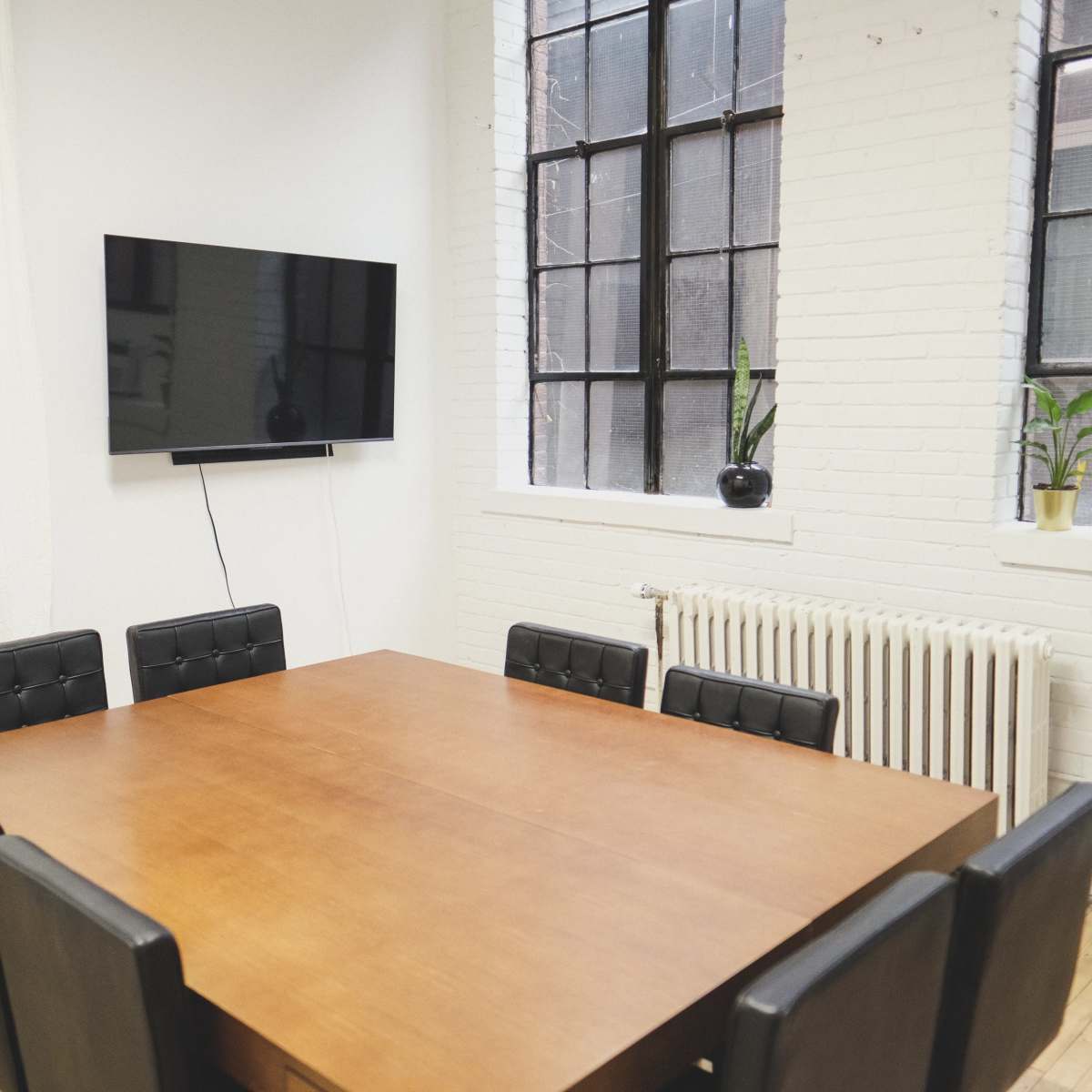 Boardroom in trendy Queen West neighbourhood in Toronto Image in Niagara, Toronto, ON