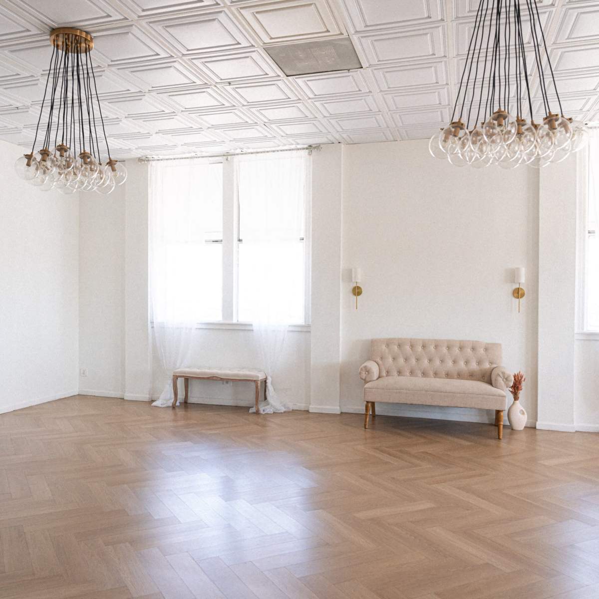 Spacious French Apartment Studio with Natural Light in Glendale Image in Pacific - Edison, Glendale, CA