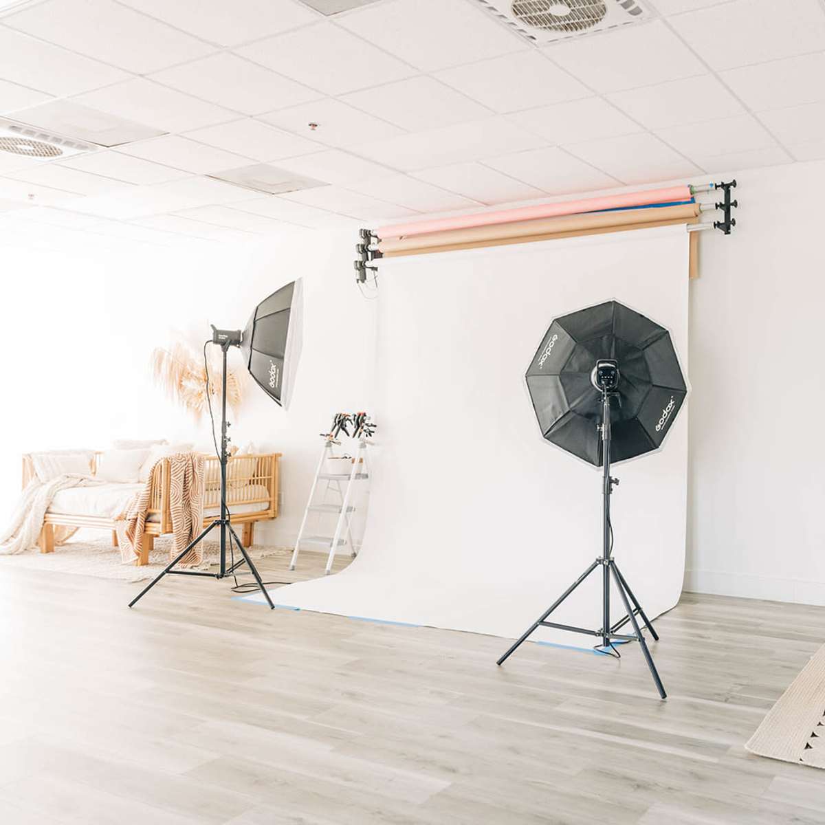 Natural Light Studio with Lake Views/Hair & Makeup Area in Altamonte Springs Image in Altamonte Springs, Altamonte Springs, FL