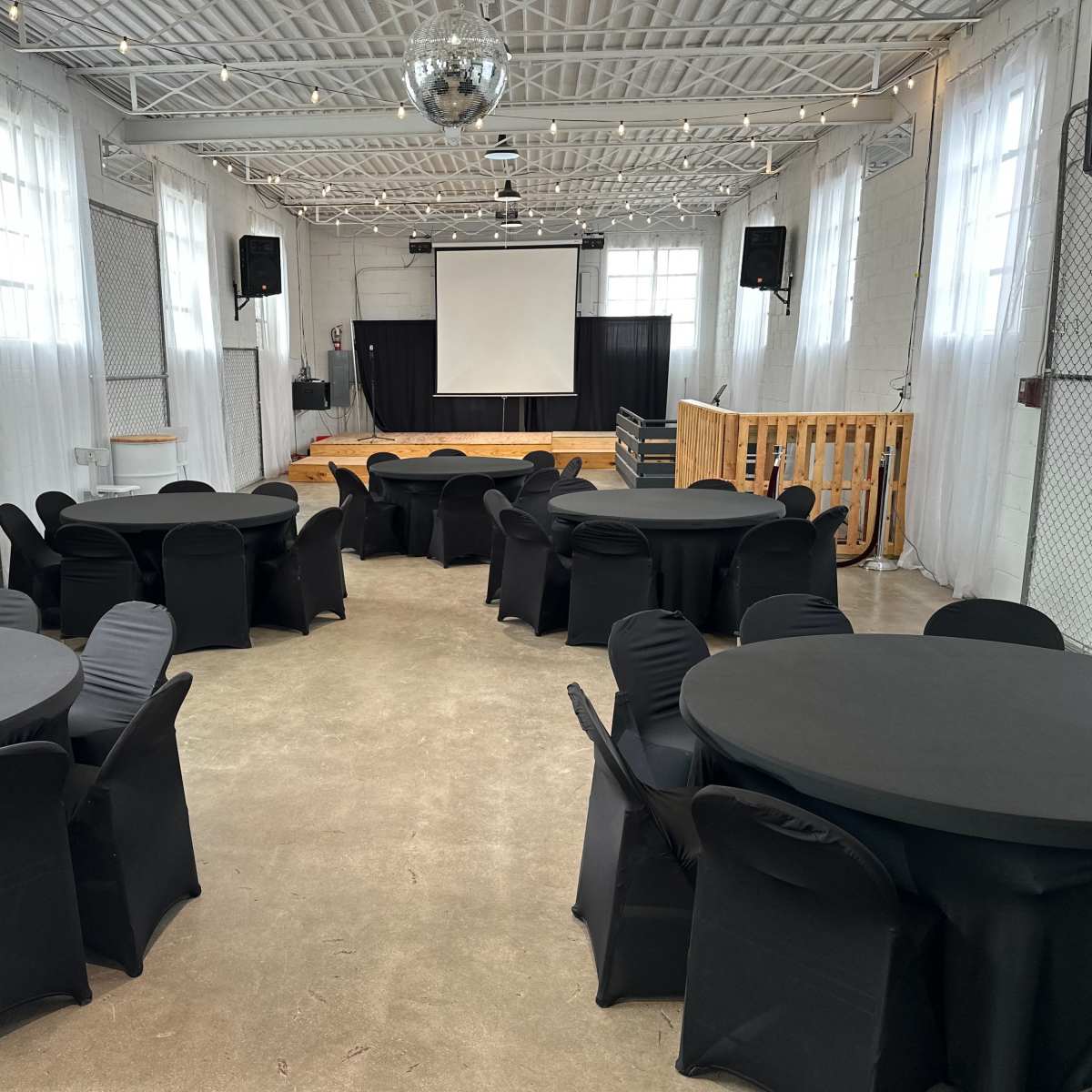 Walkers point warehouse with natural lighting and high ceilings in Milwaukee Image in Harbor View, Milwaukee, WI
