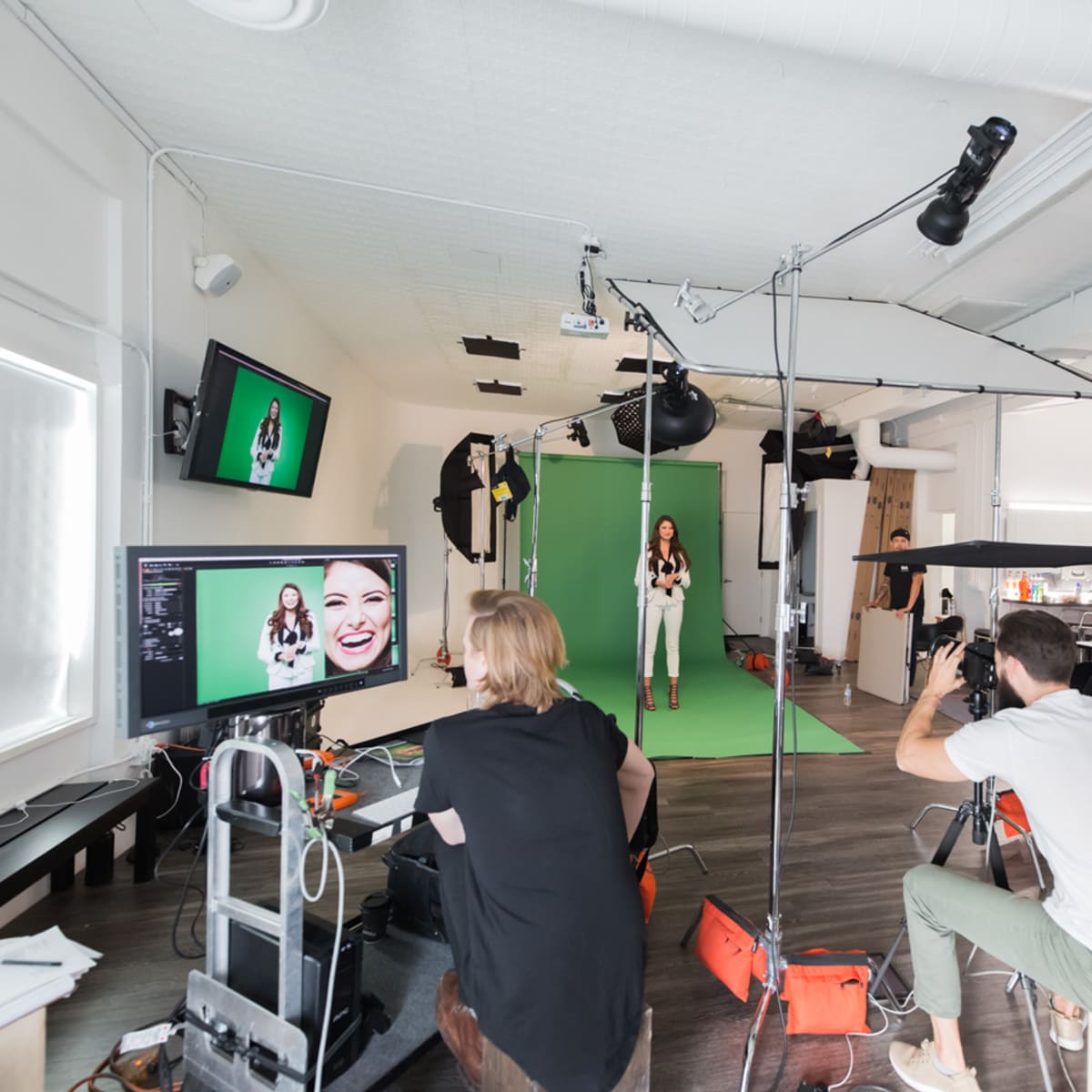 Blok Photo Studio | Downtown Daylight Studio with Cyc Wall and ...