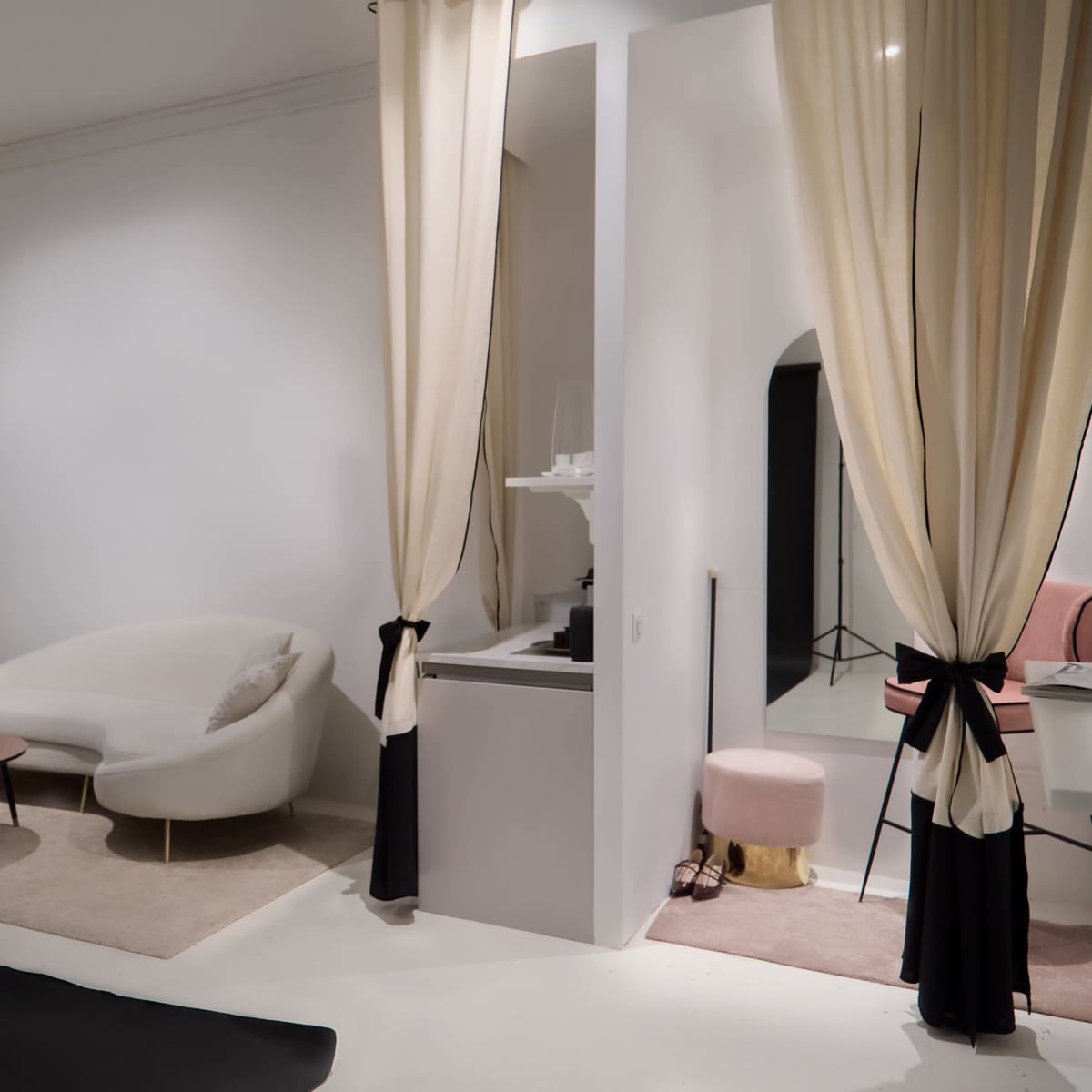NEW! "Maestra" Studio Photo in Paris! in paris Image in Belleville, paris, 