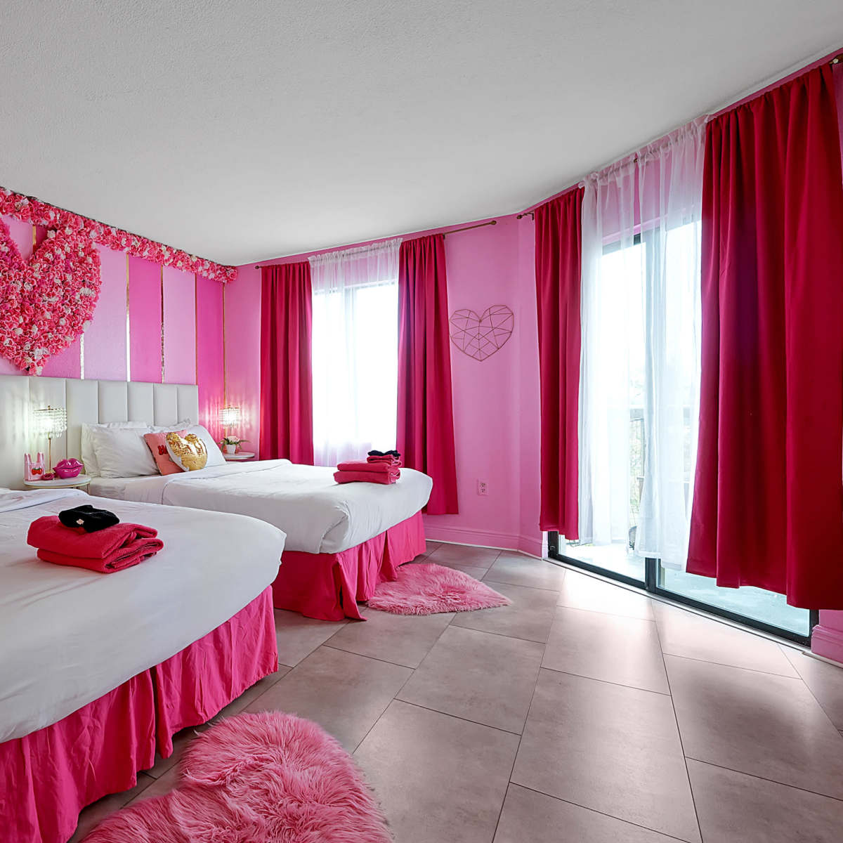 All Pink Condo with nice Terrace in Orlando Image in , Orlando, FL