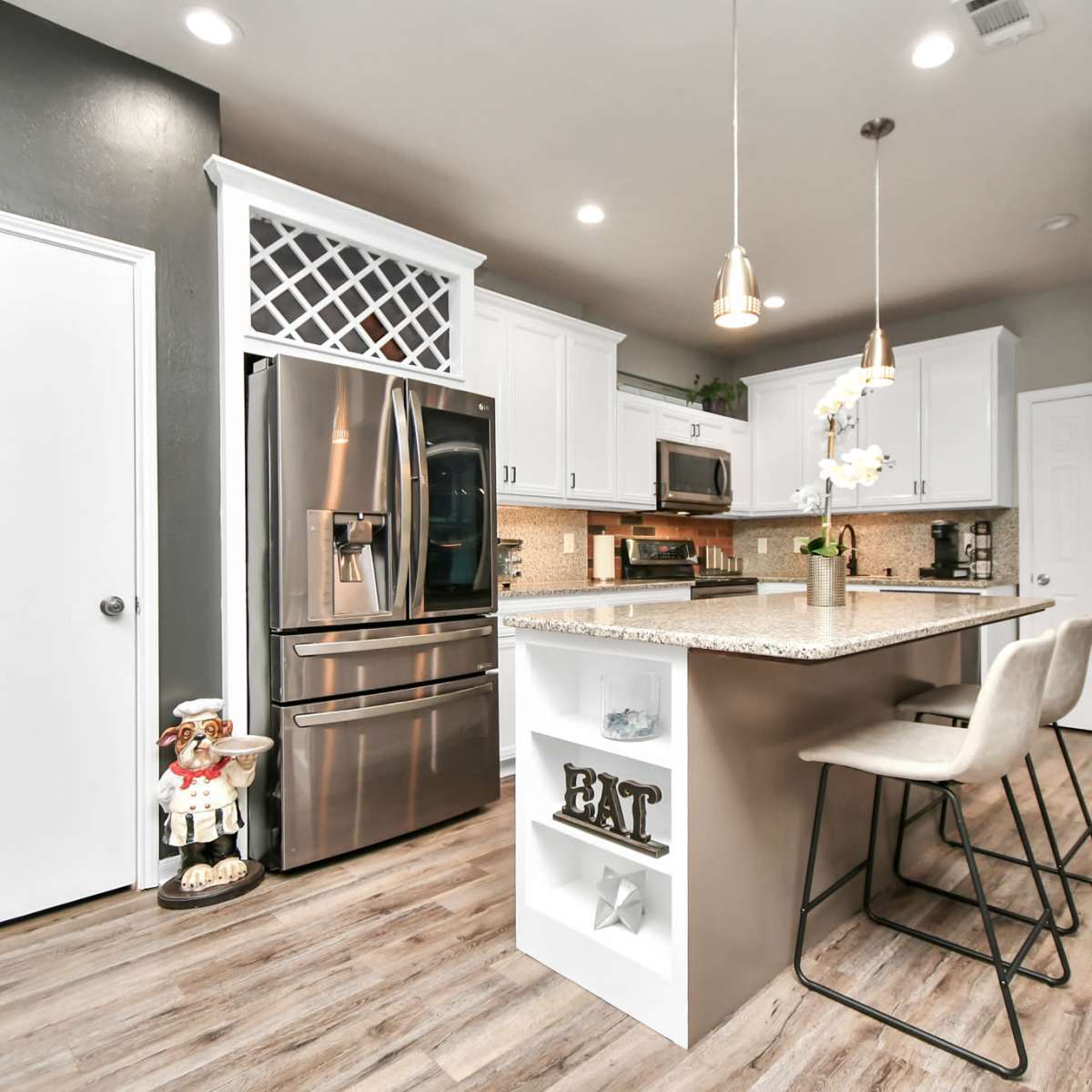 Blooming Elegance: Stylish Home Near the Golf Course in Houston Image in Champions Creek Estates, Houston, TX