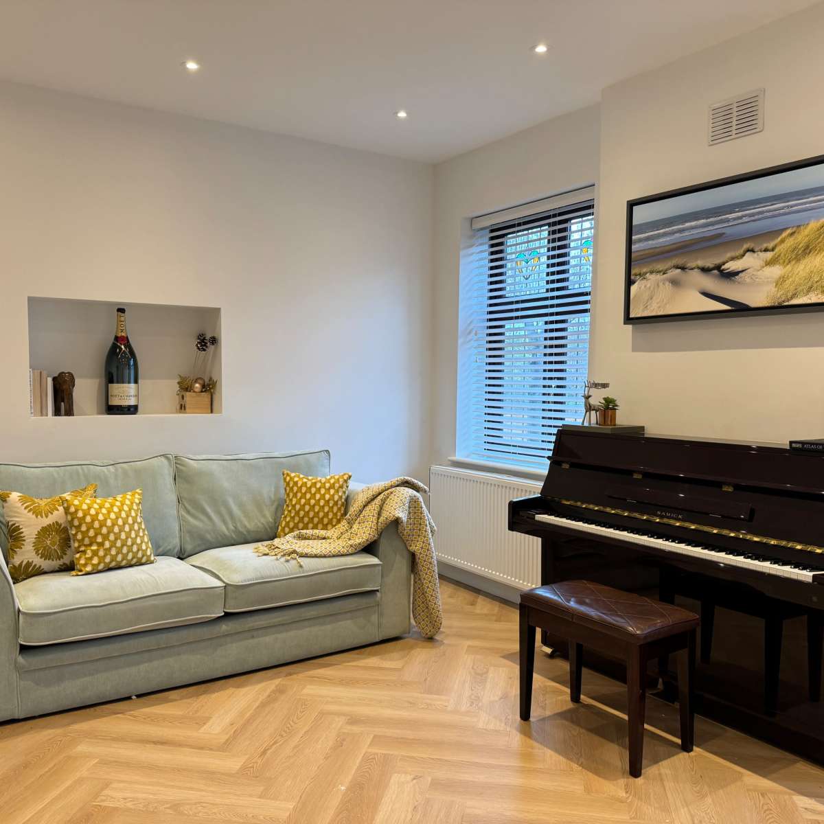 Spacious and modern family home in detached house in London Image in Wanstead, London, ENG