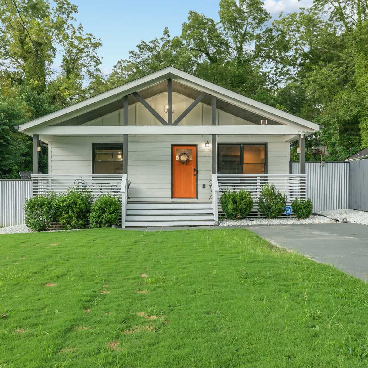 Contemporary Ranch Oasis in Atlanta in Atlanta Image in Grove Park, Atlanta, GA