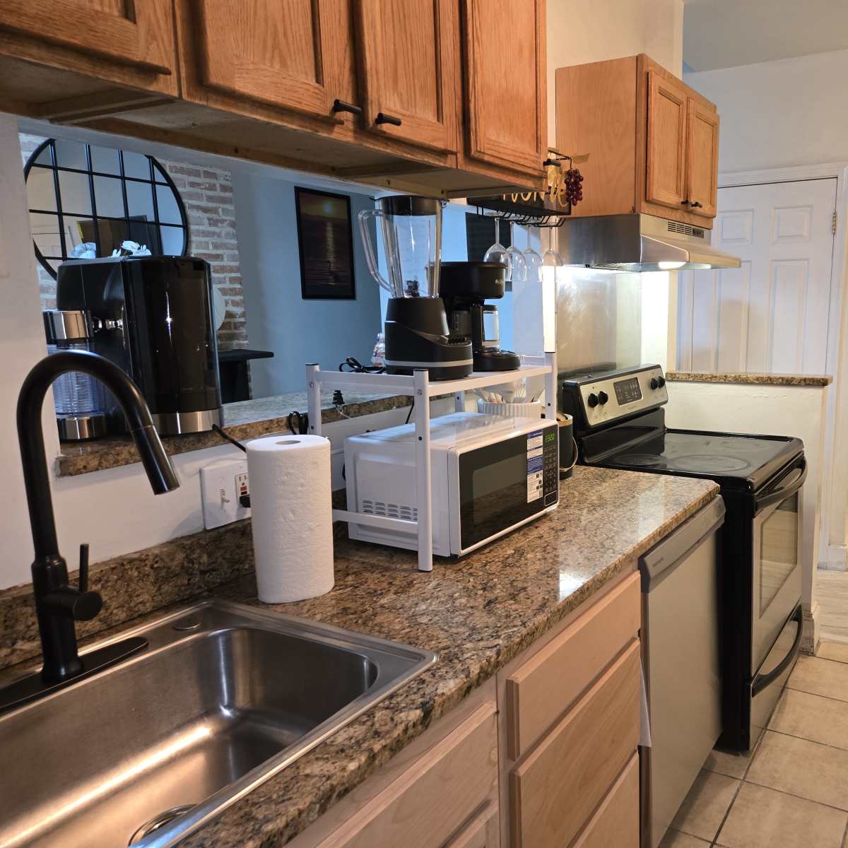 Downtown loft/boho decor aparrment with high ceilings in Baltimore Image in Charles North, Baltimore, MD