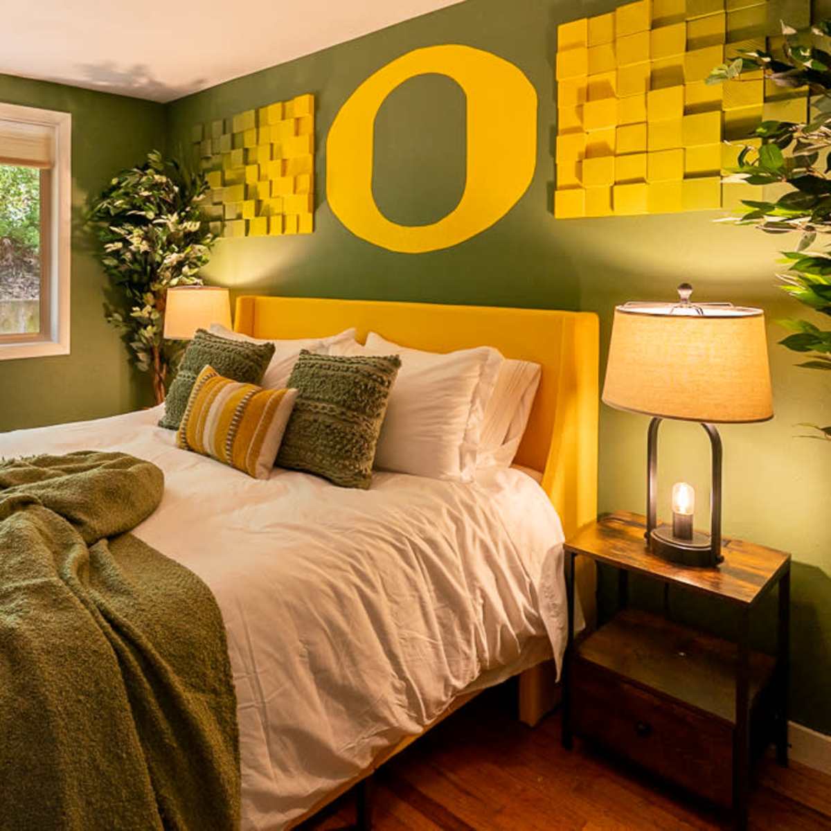 MCM Designer home with big windows near UO, Eugene, OR | Production ...