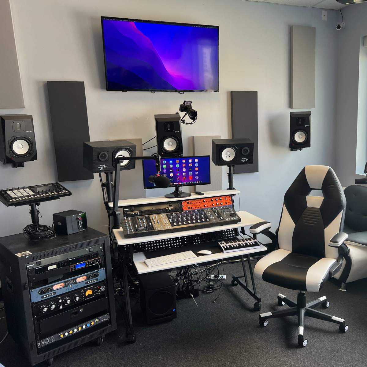 Downtown Tampa Top Floor Recording Studio with view in Tampa Image in Downtown, Tampa, FL
