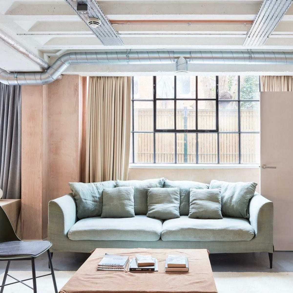 Spacious NW London Sanctuary in London Image in Cricklewood, London, ENG