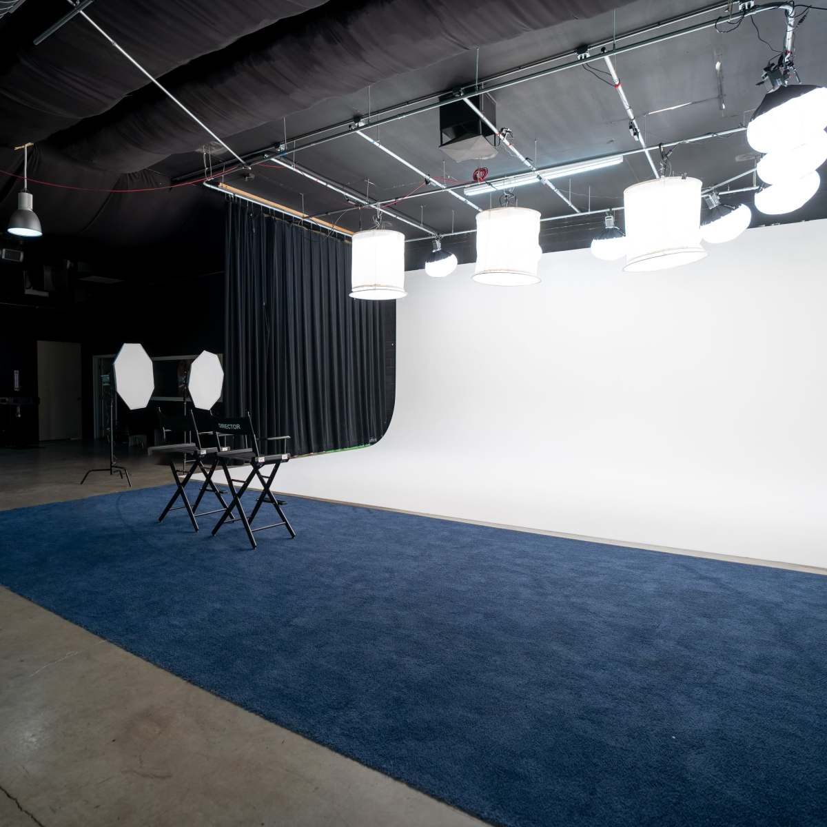 4,000 sqft Professional Video Studio with White Screen & White Cycloramic Screen. in Phoenix Image in Camelback East Village, Phoenix, AZ