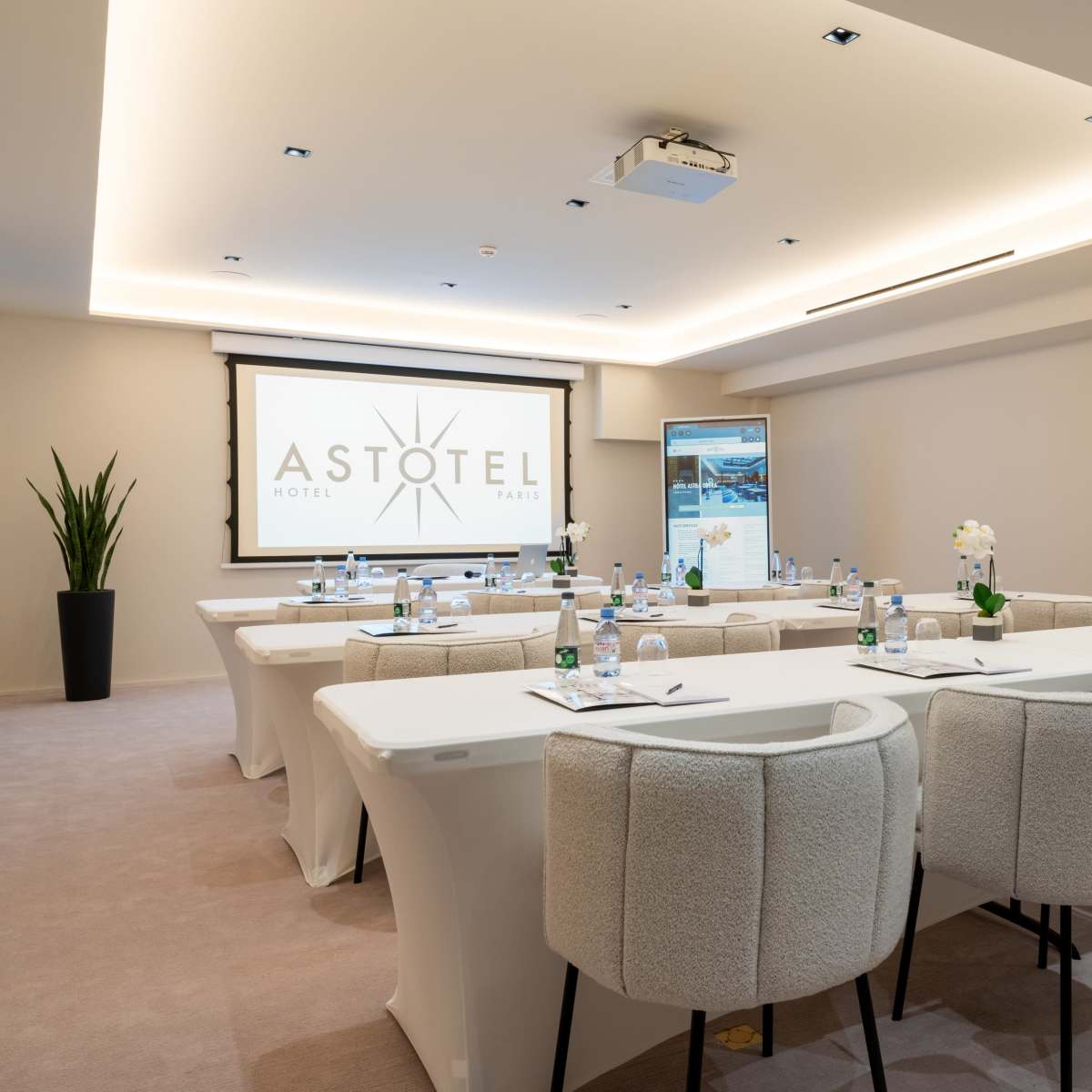Salle de réunion - hôtel 4 étoile - quartier Opéra Paris in Paris Image in Chaussée-d'Antin, Paris, 